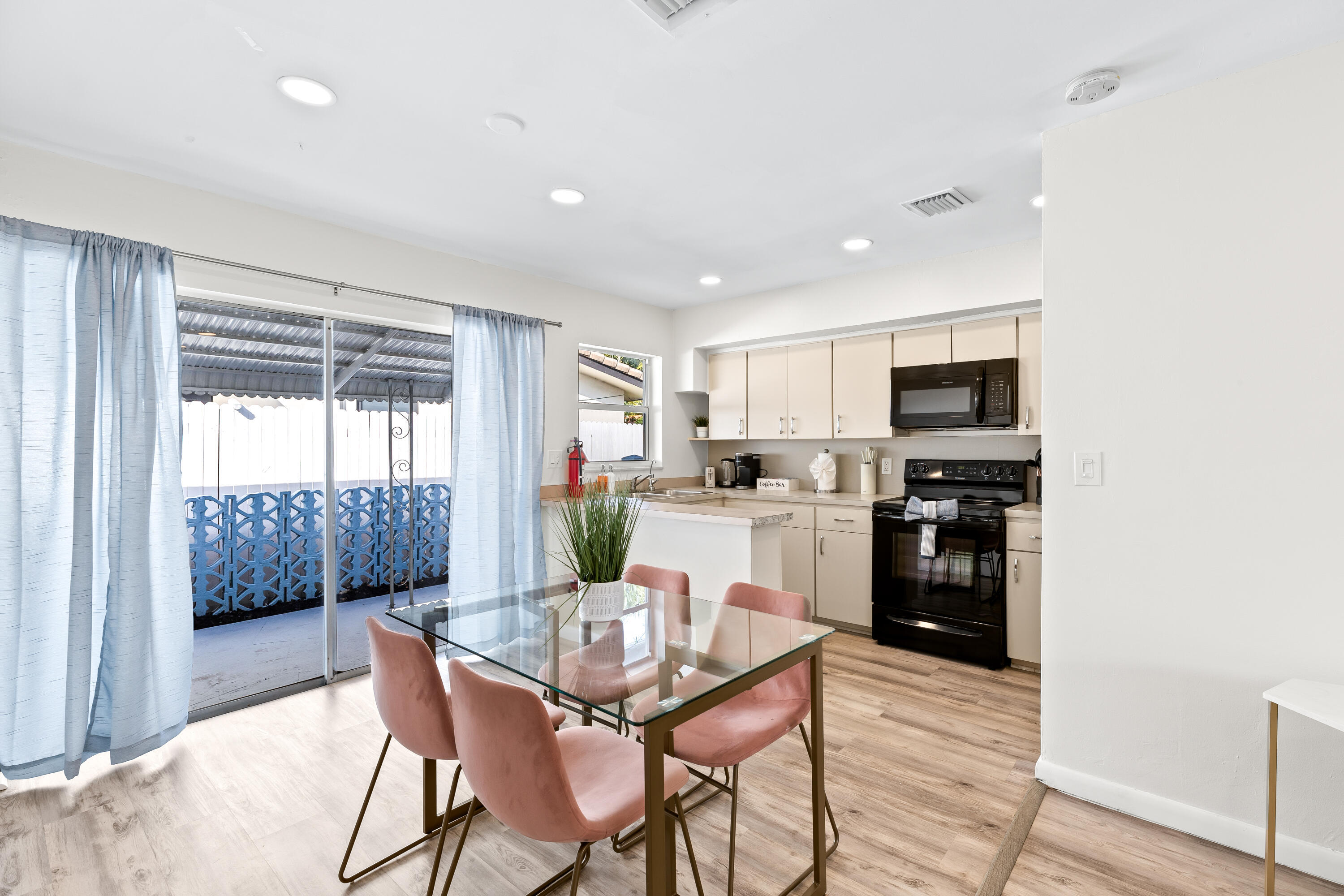 CORAL RIDGE ISLES - Residential Income