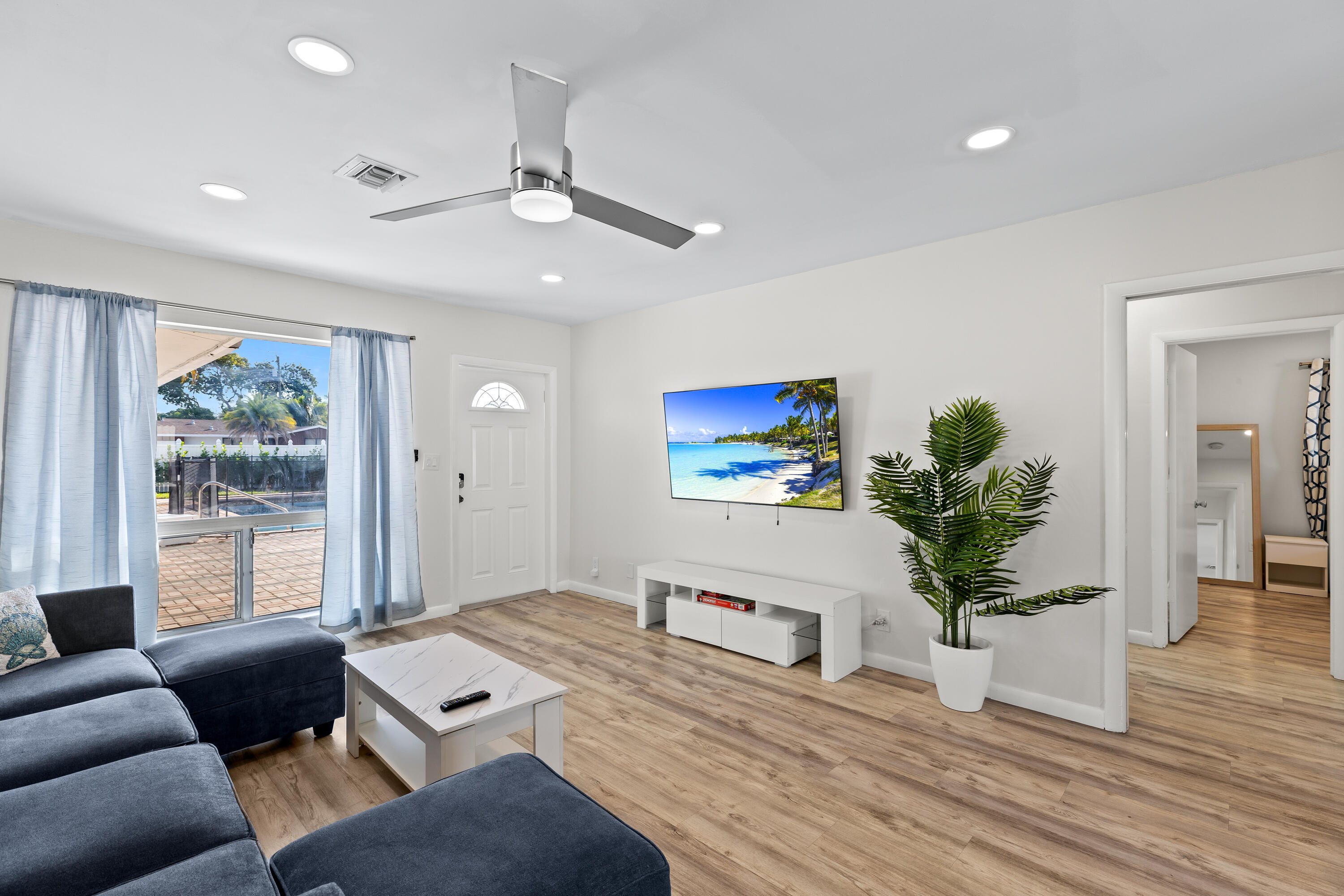 CORAL RIDGE ISLES - Residential Income