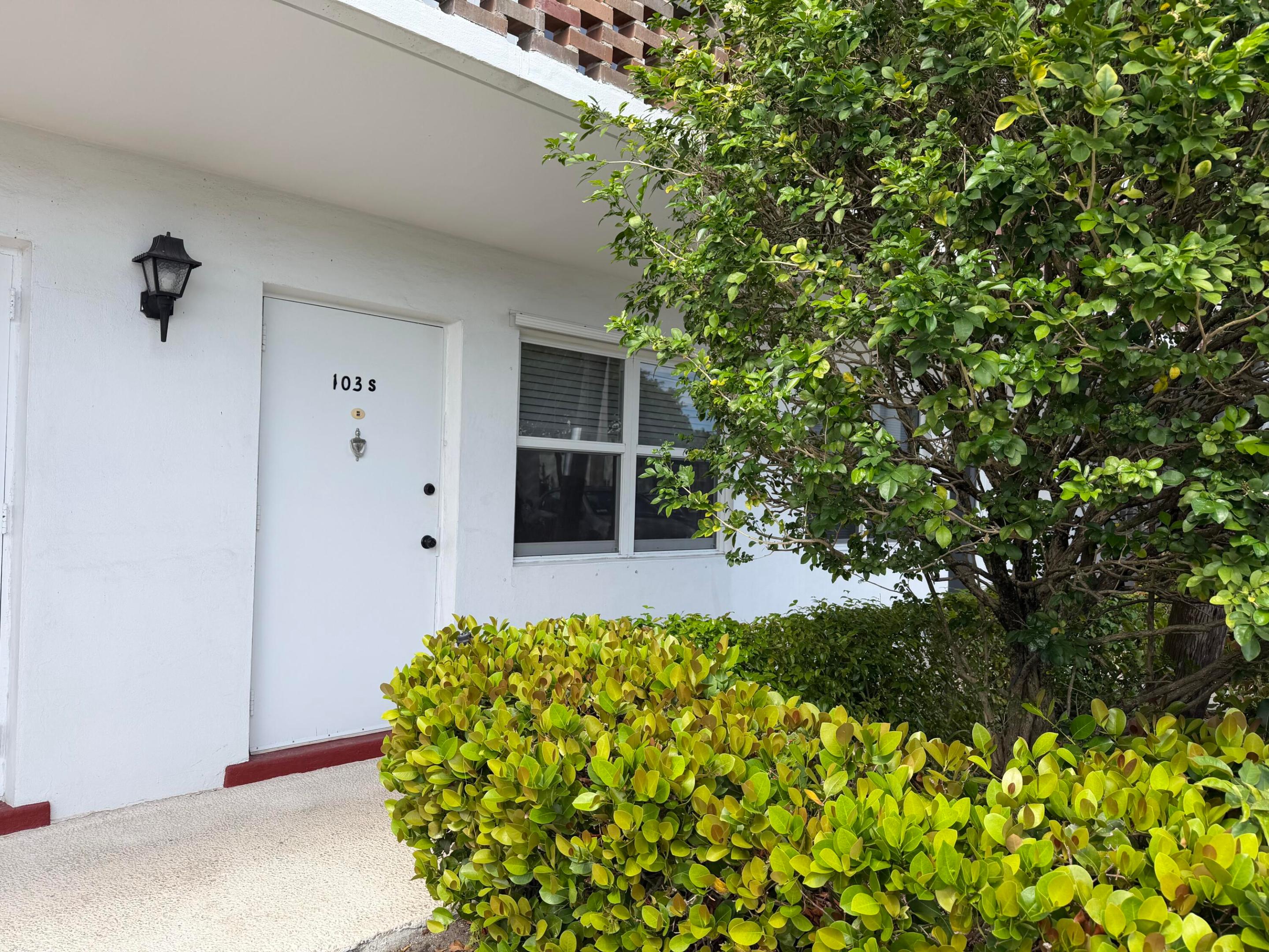 LIGHTHOUSE POINT GARDENS SOUTH - Residential