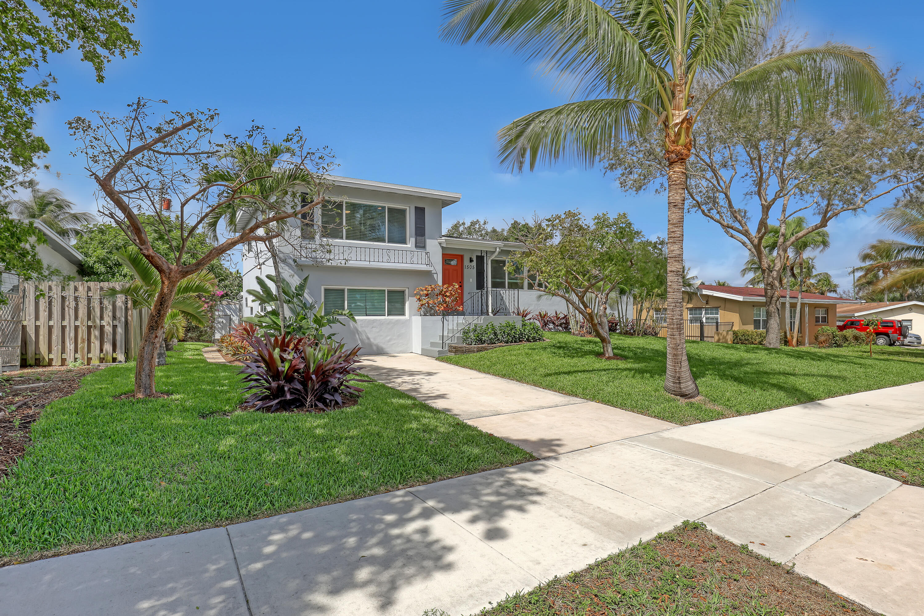 LAKE OSBORNE ESTATES 4 - Residential