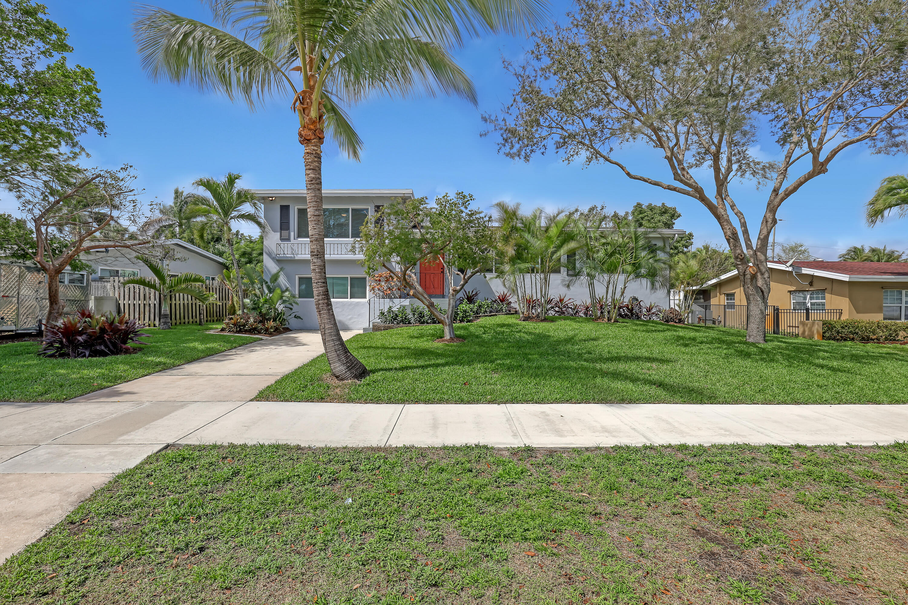 LAKE OSBORNE ESTATES 4 - Residential