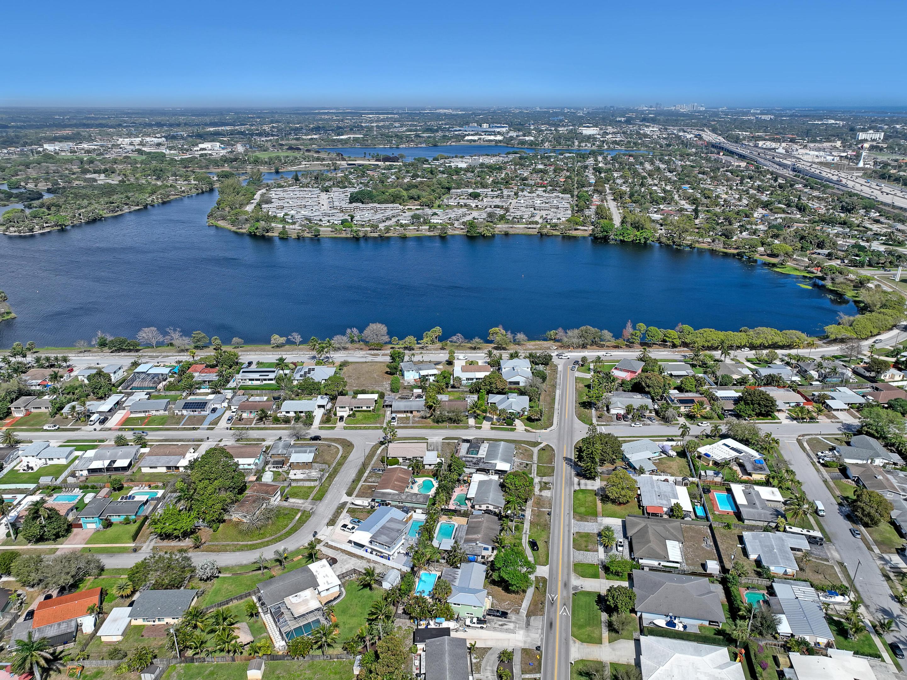 LAKE OSBORNE ESTATES 4 - Residential