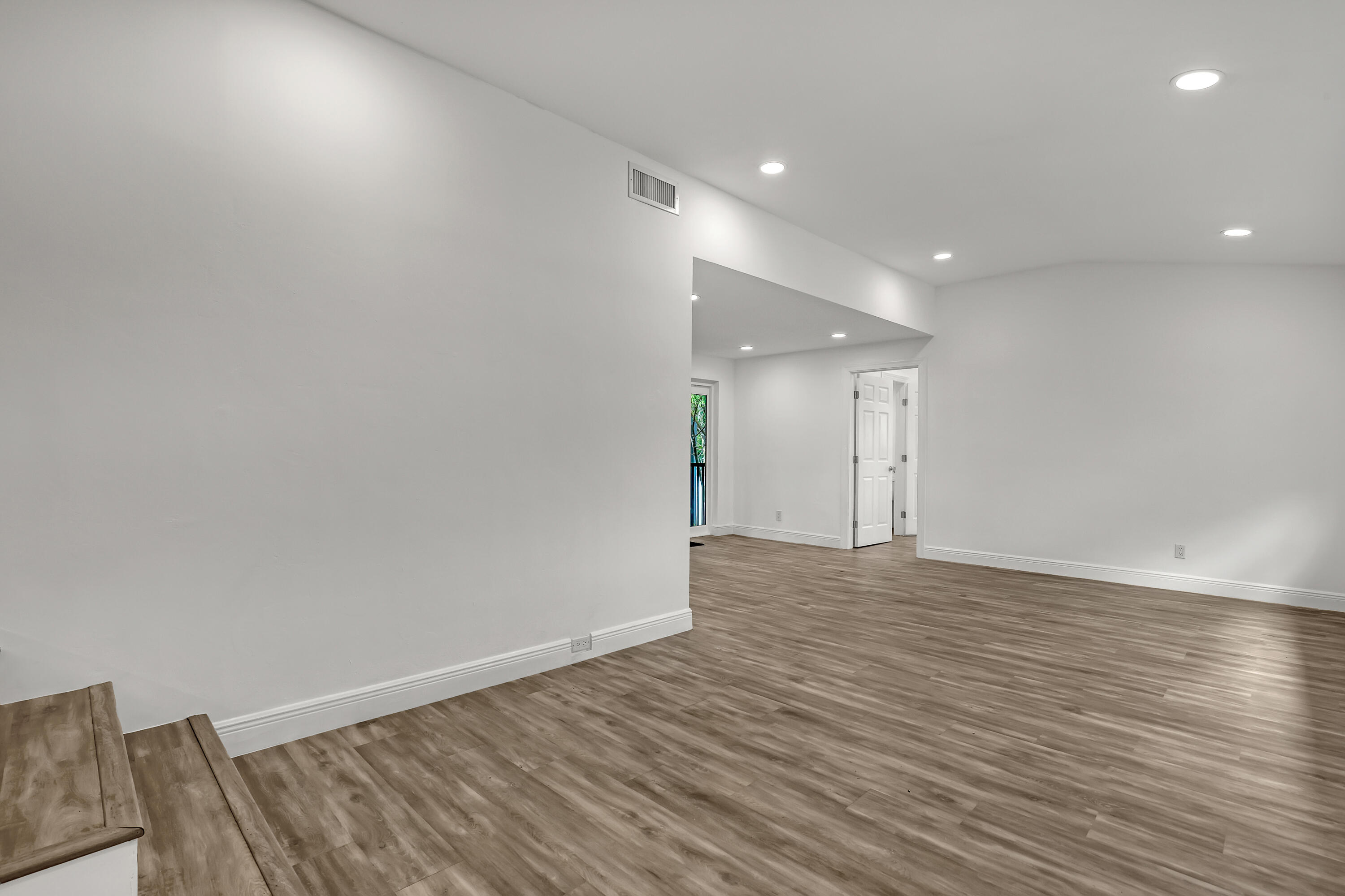 LAKE OSBORNE ESTATES 4 - Residential