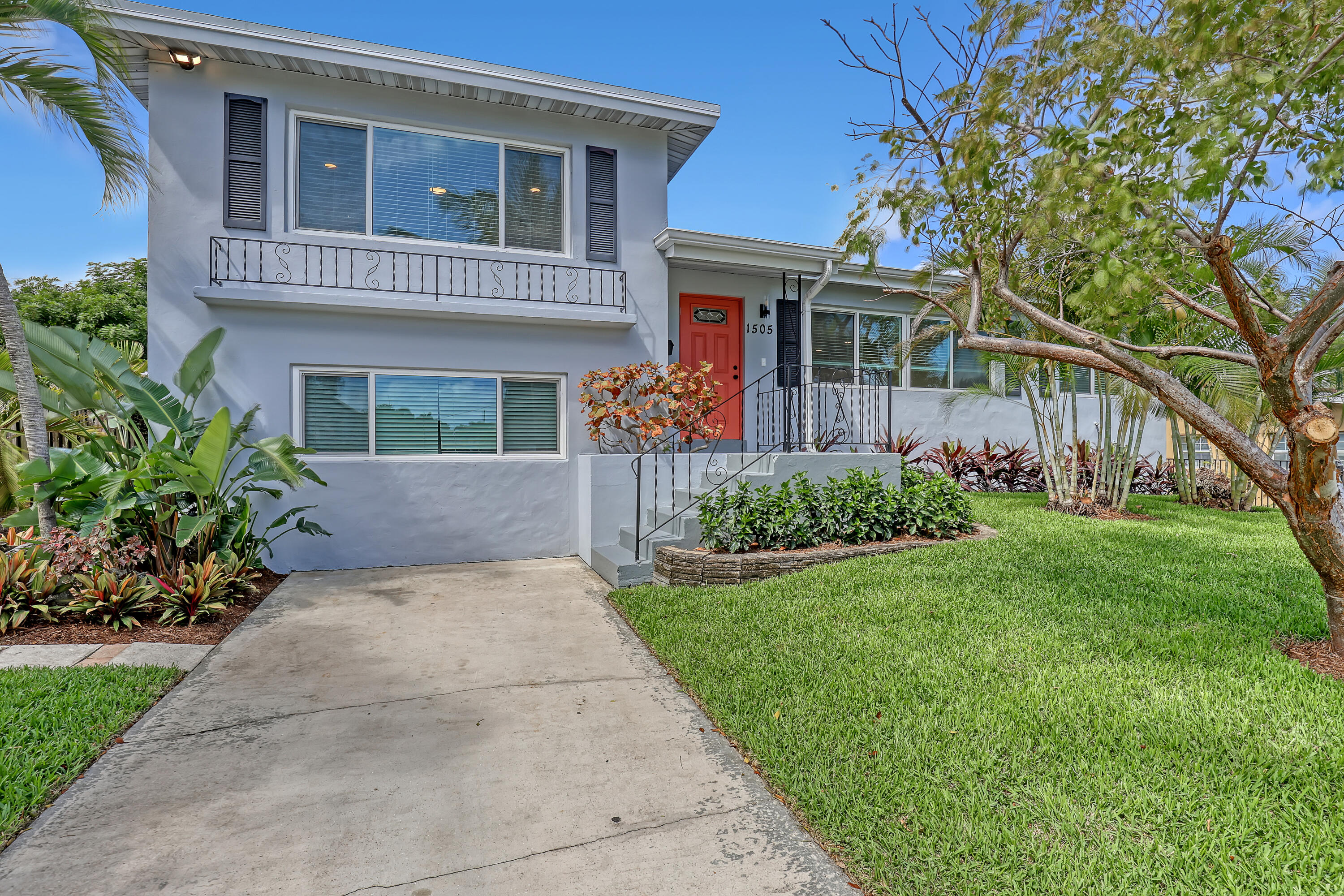 LAKE OSBORNE ESTATES 4 - Residential