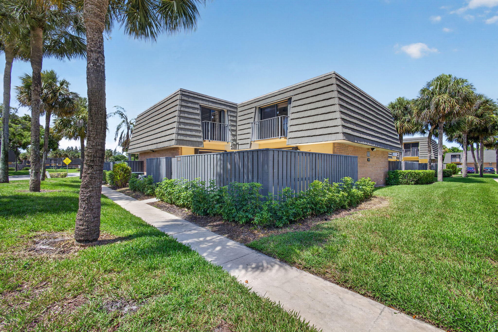 VILLAGE OF SANDALWOOD LAKES 3 - Residential