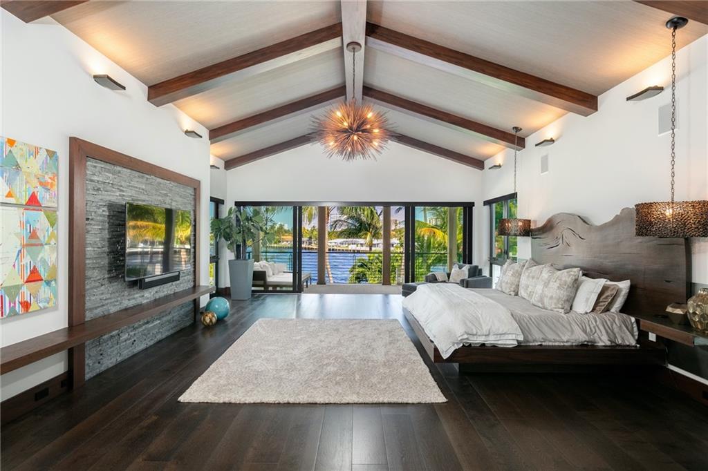 BAY COLONY - Residential