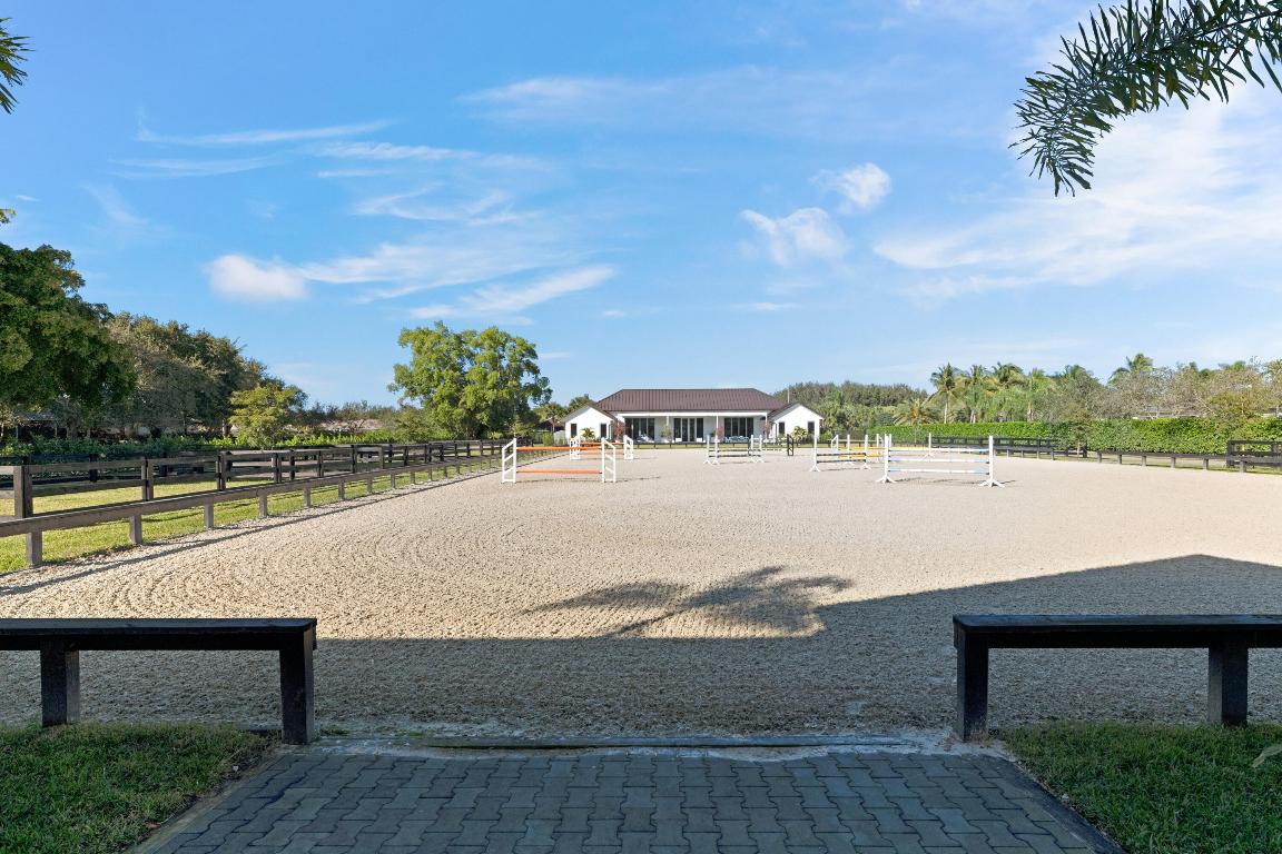 SADDLE TRAIL PARK OF WELLINGTON - Residential