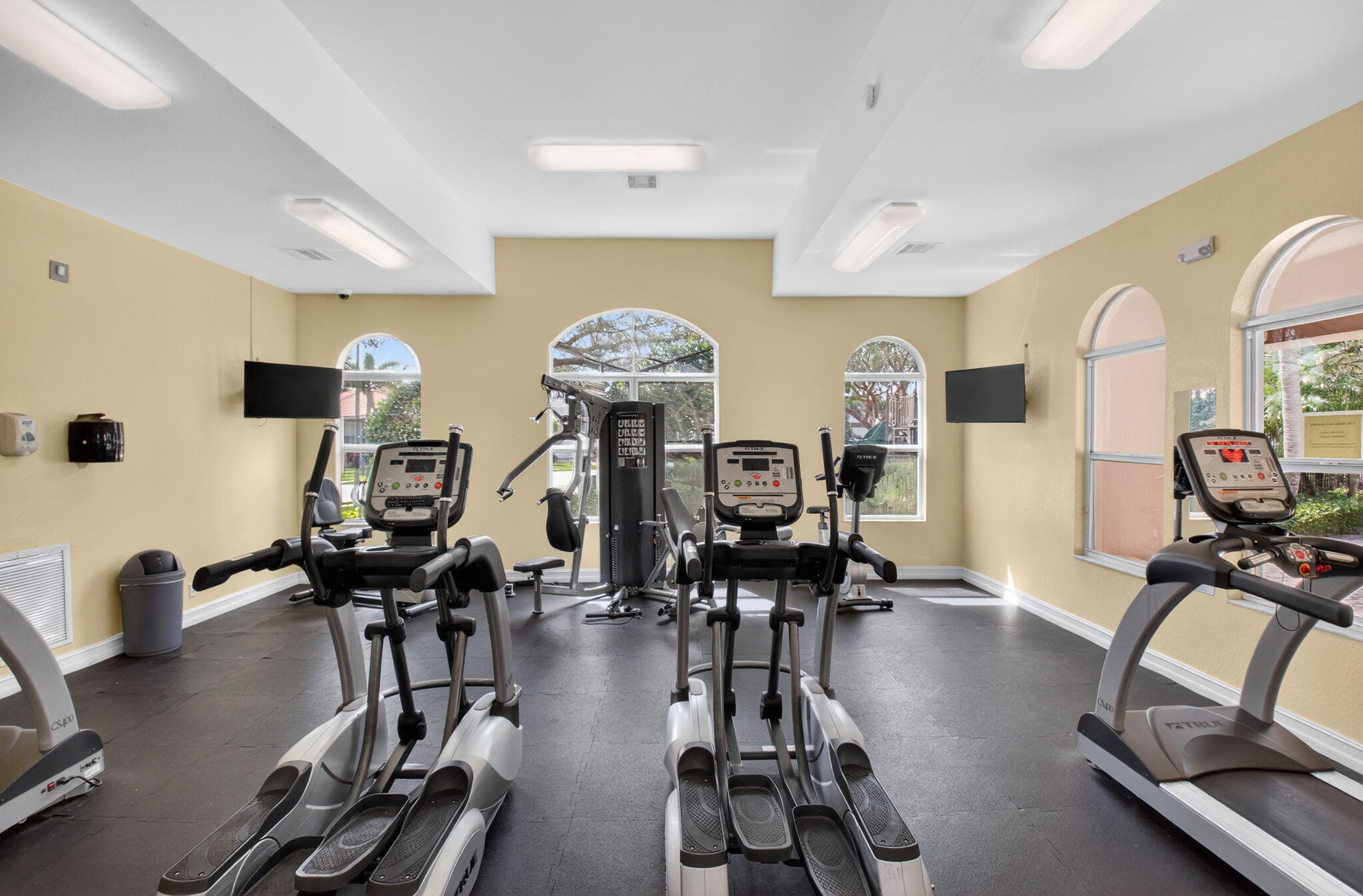 KNOLLWOOD PUD - Residential Lease