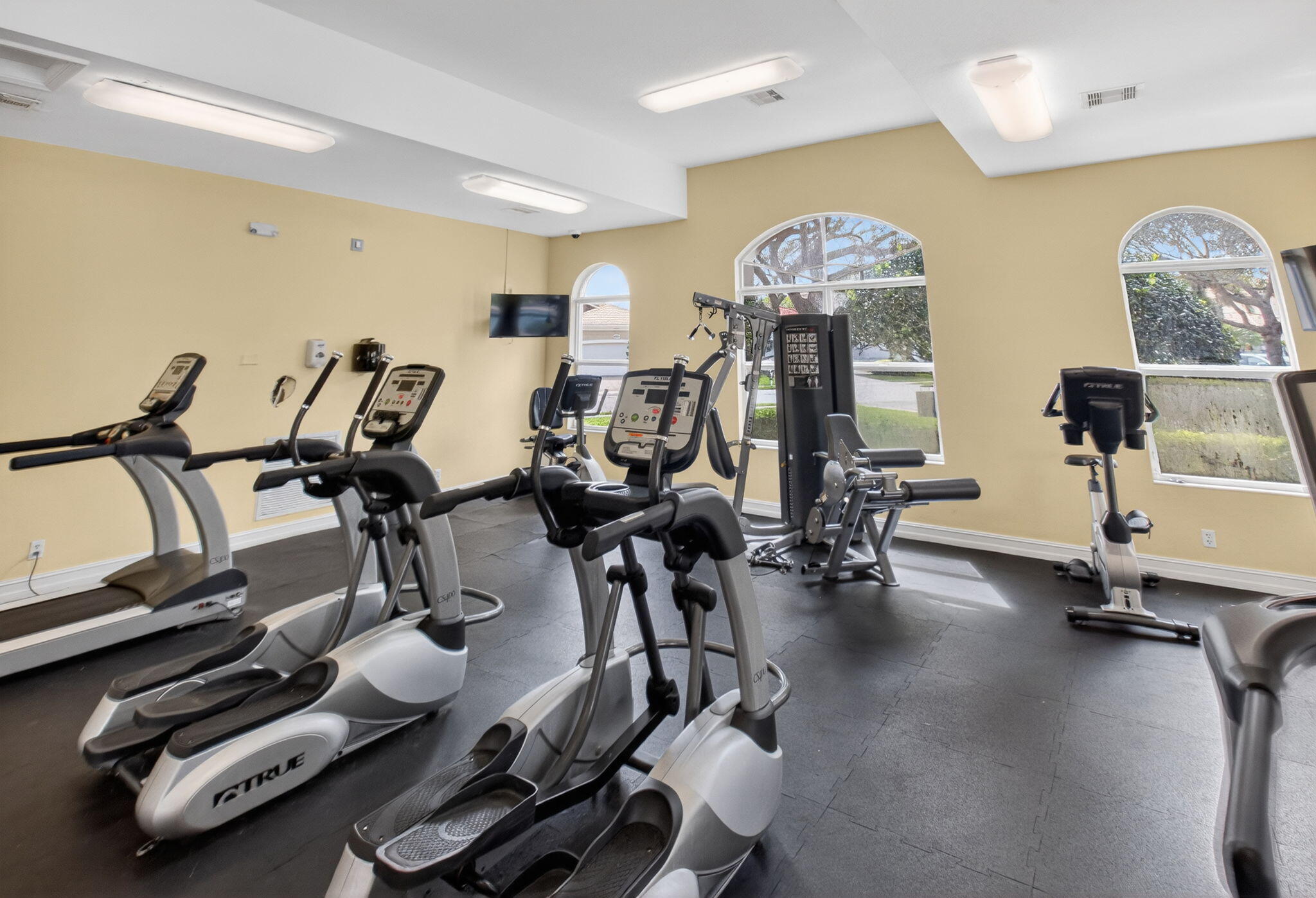 KNOLLWOOD PUD - Residential Lease