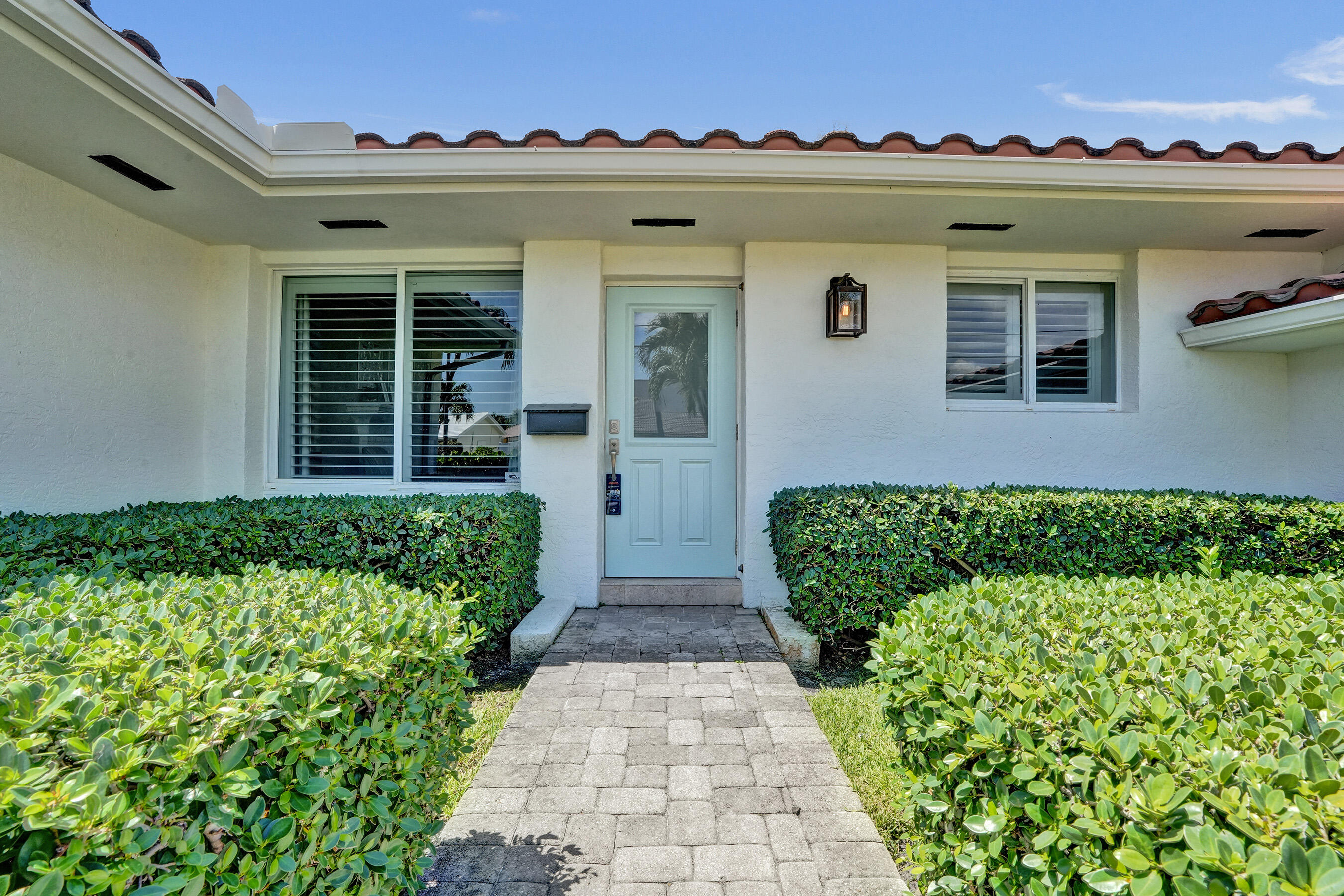 LAUDERDALE SURF & YACHT ESTATES - Residential Lease