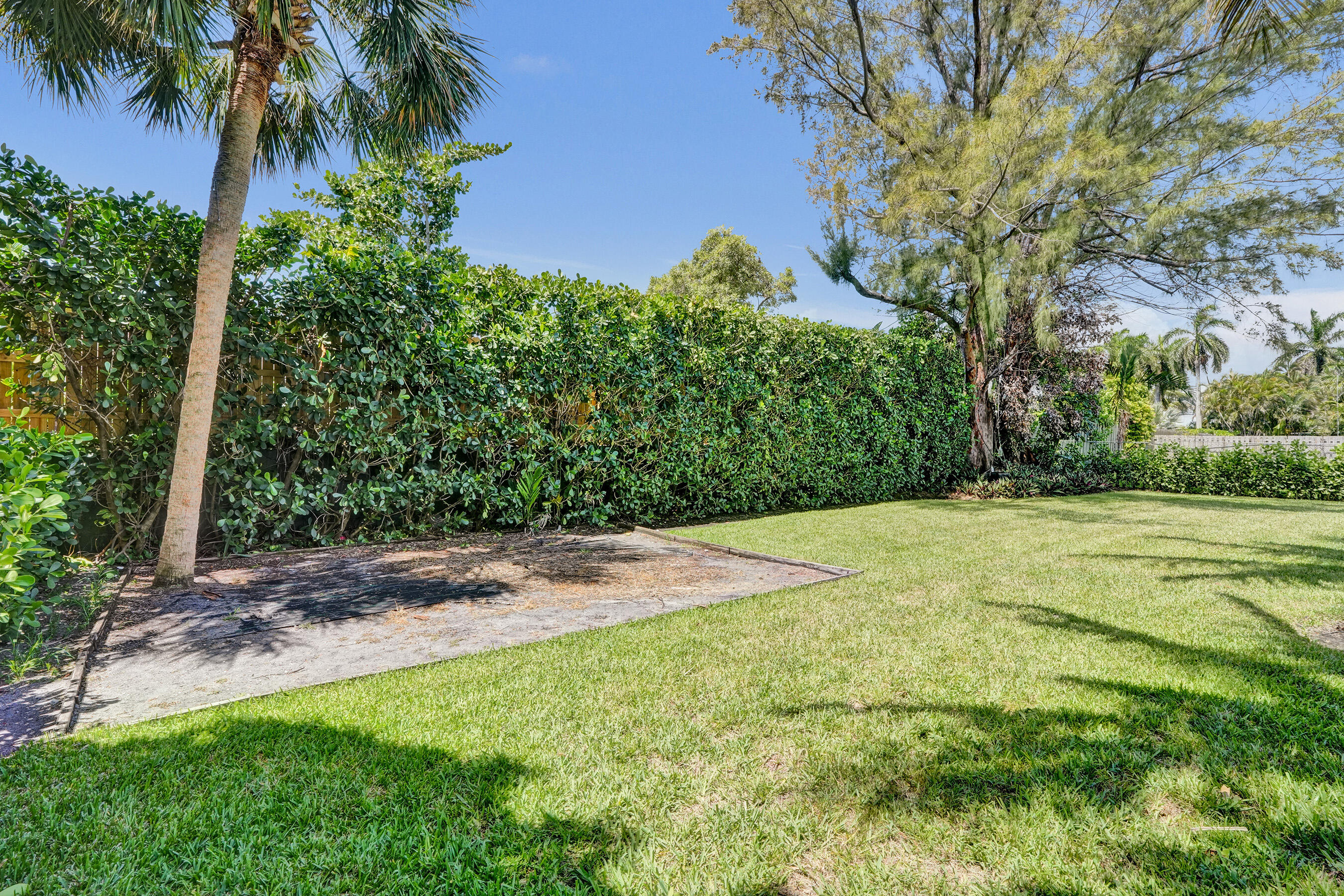 LAUDERDALE SURF & YACHT ESTATES - Residential Lease