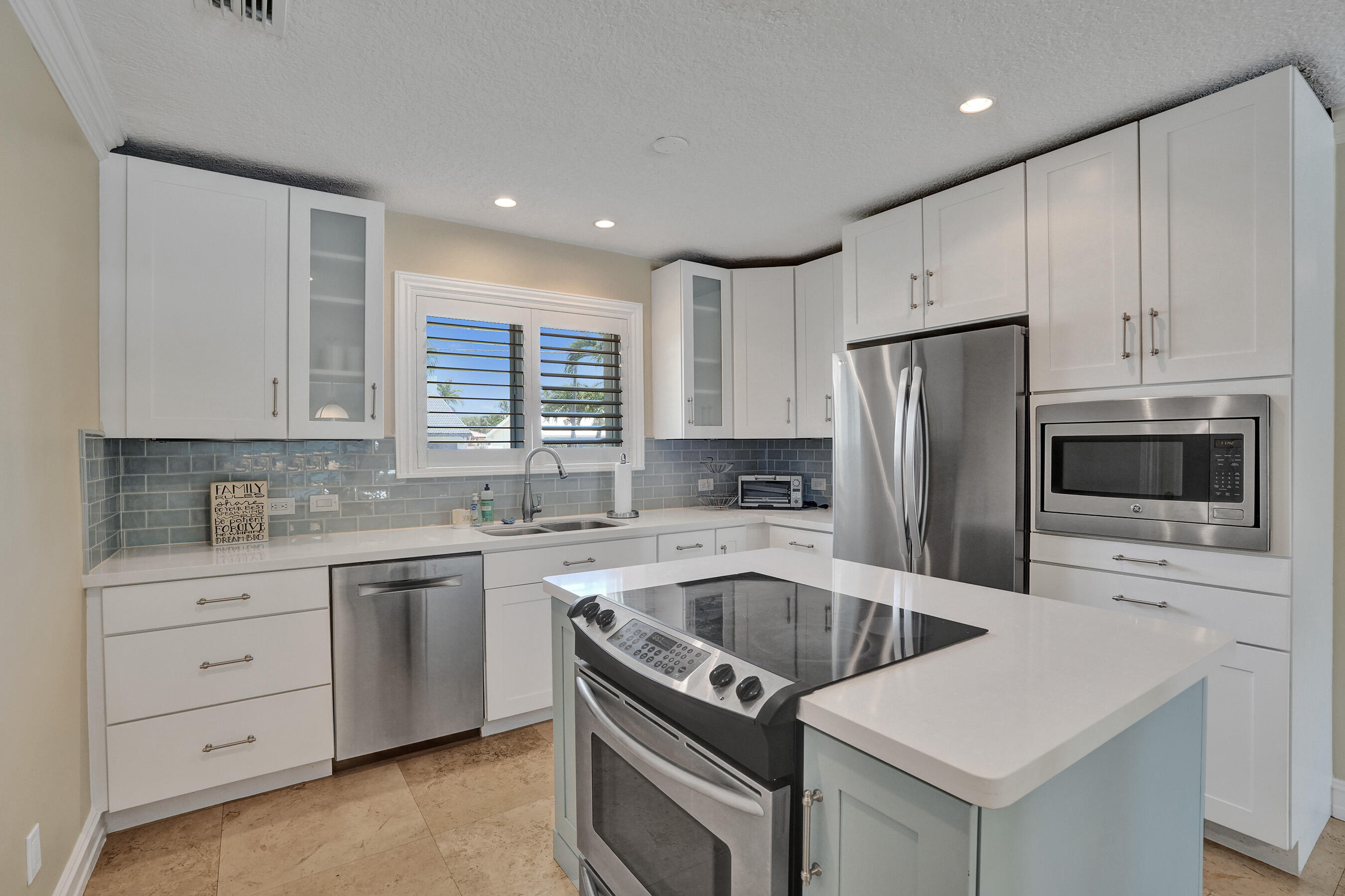 LAUDERDALE SURF & YACHT ESTATES - Residential Lease