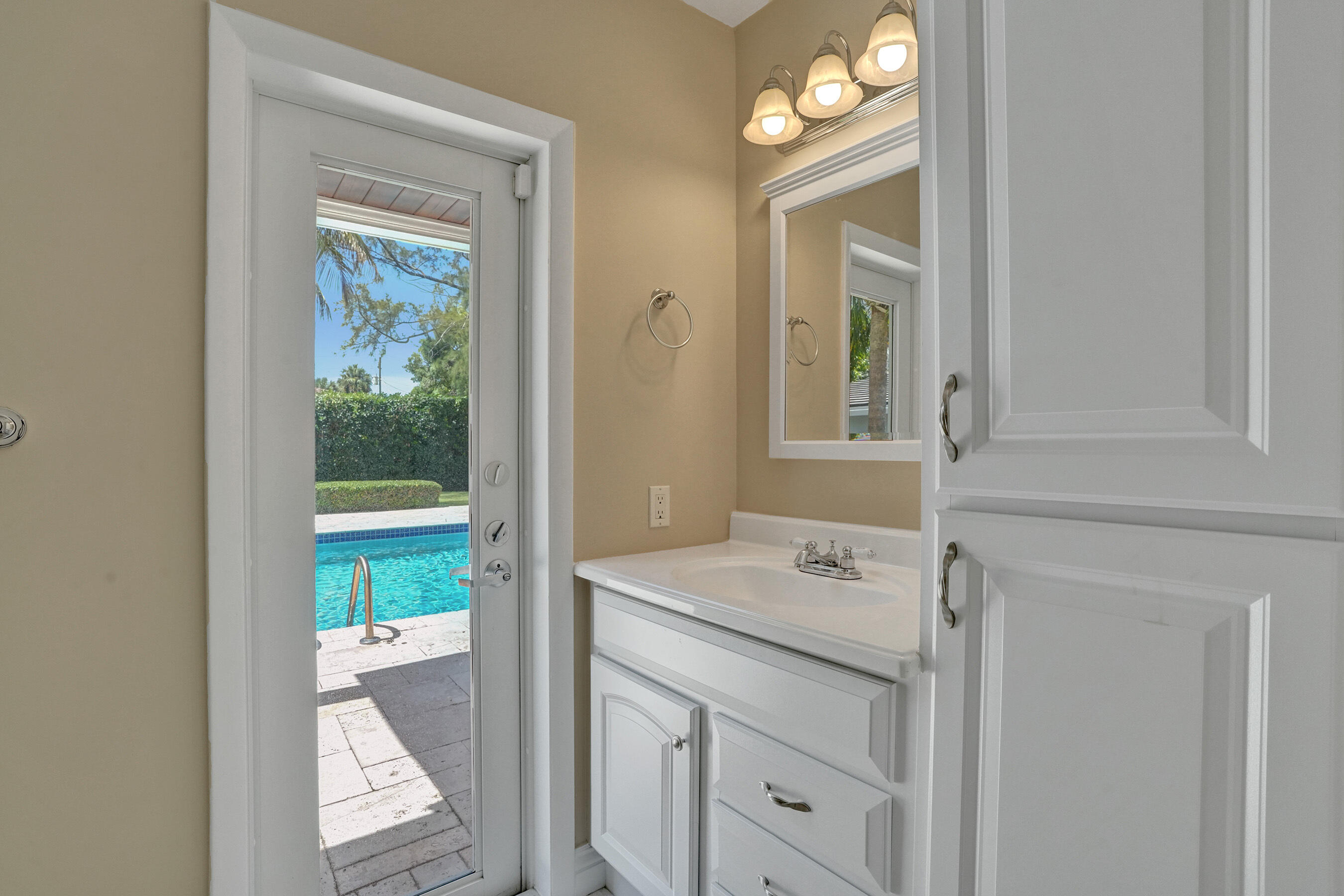 LAUDERDALE SURF & YACHT ESTATES - Residential Lease