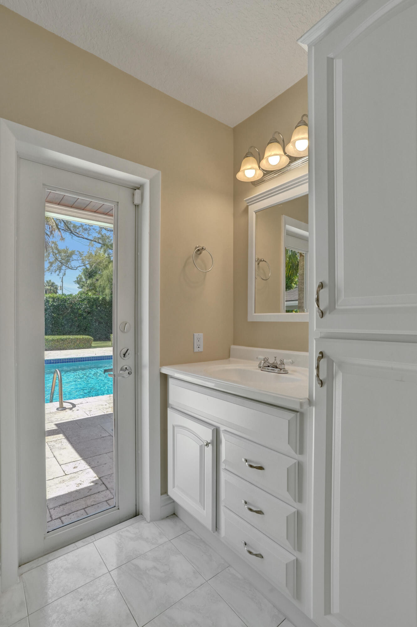 LAUDERDALE SURF & YACHT ESTATES - Residential Lease