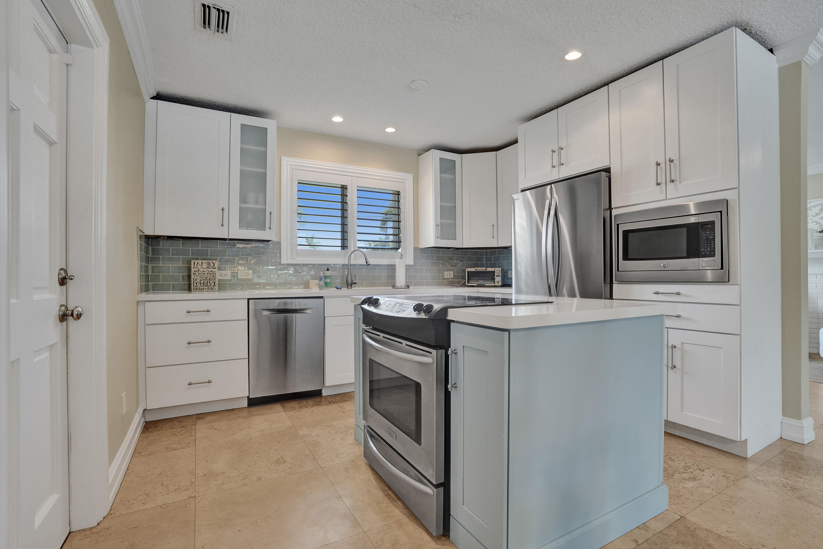 LAUDERDALE SURF & YACHT ESTATES - Residential Lease