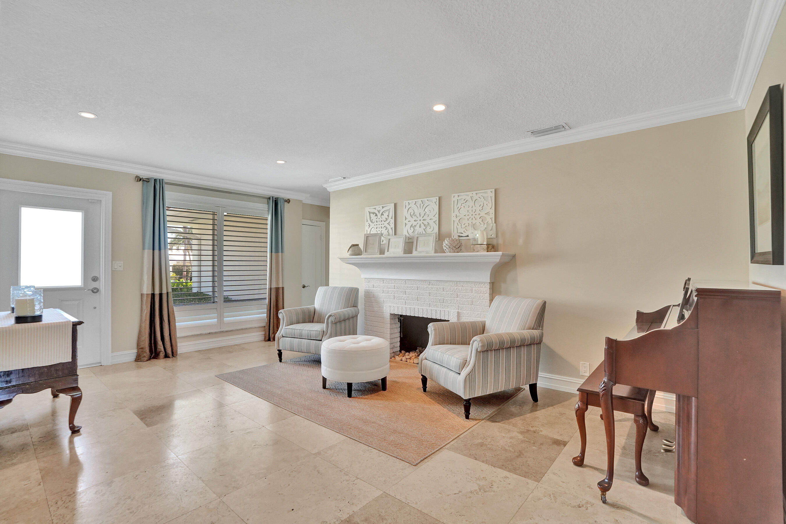 LAUDERDALE SURF & YACHT ESTATES - Residential Lease
