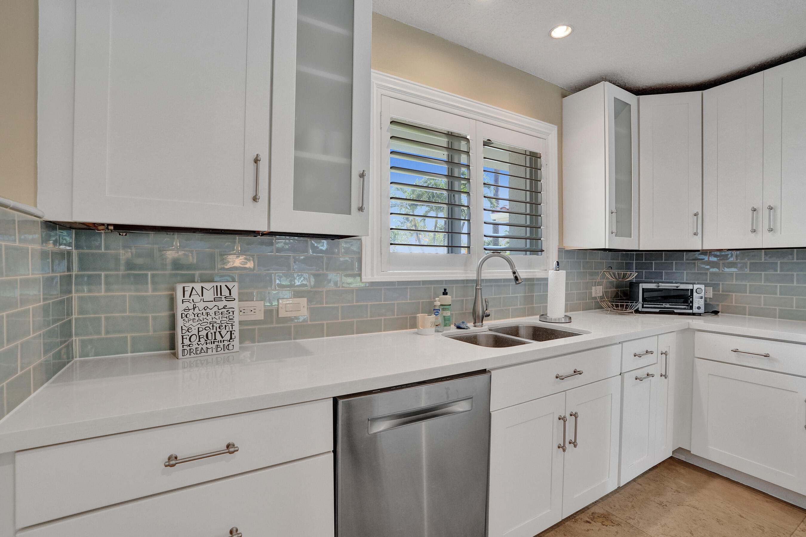 LAUDERDALE SURF & YACHT ESTATES - Residential Lease