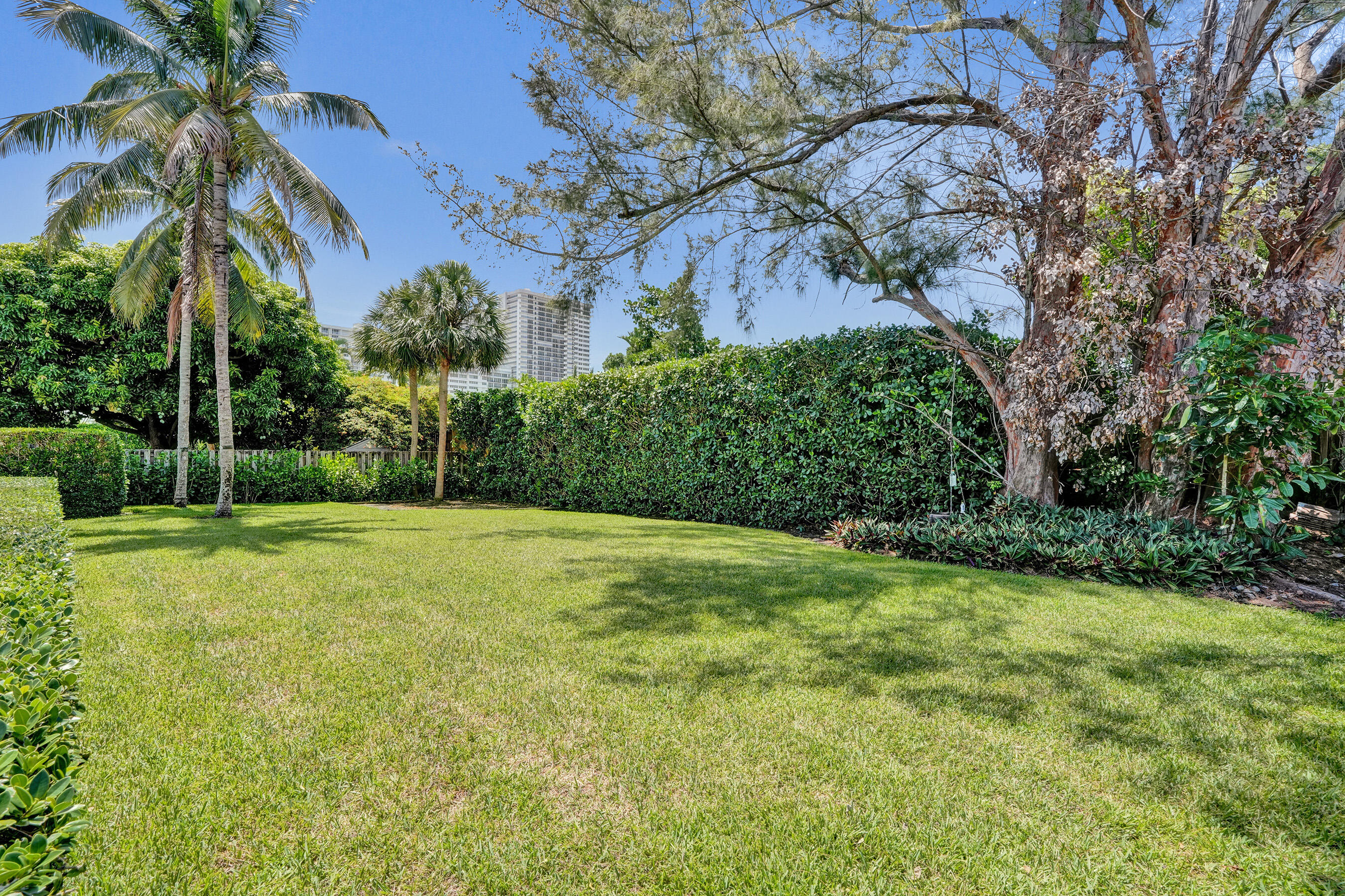 LAUDERDALE SURF & YACHT ESTATES - Residential Lease