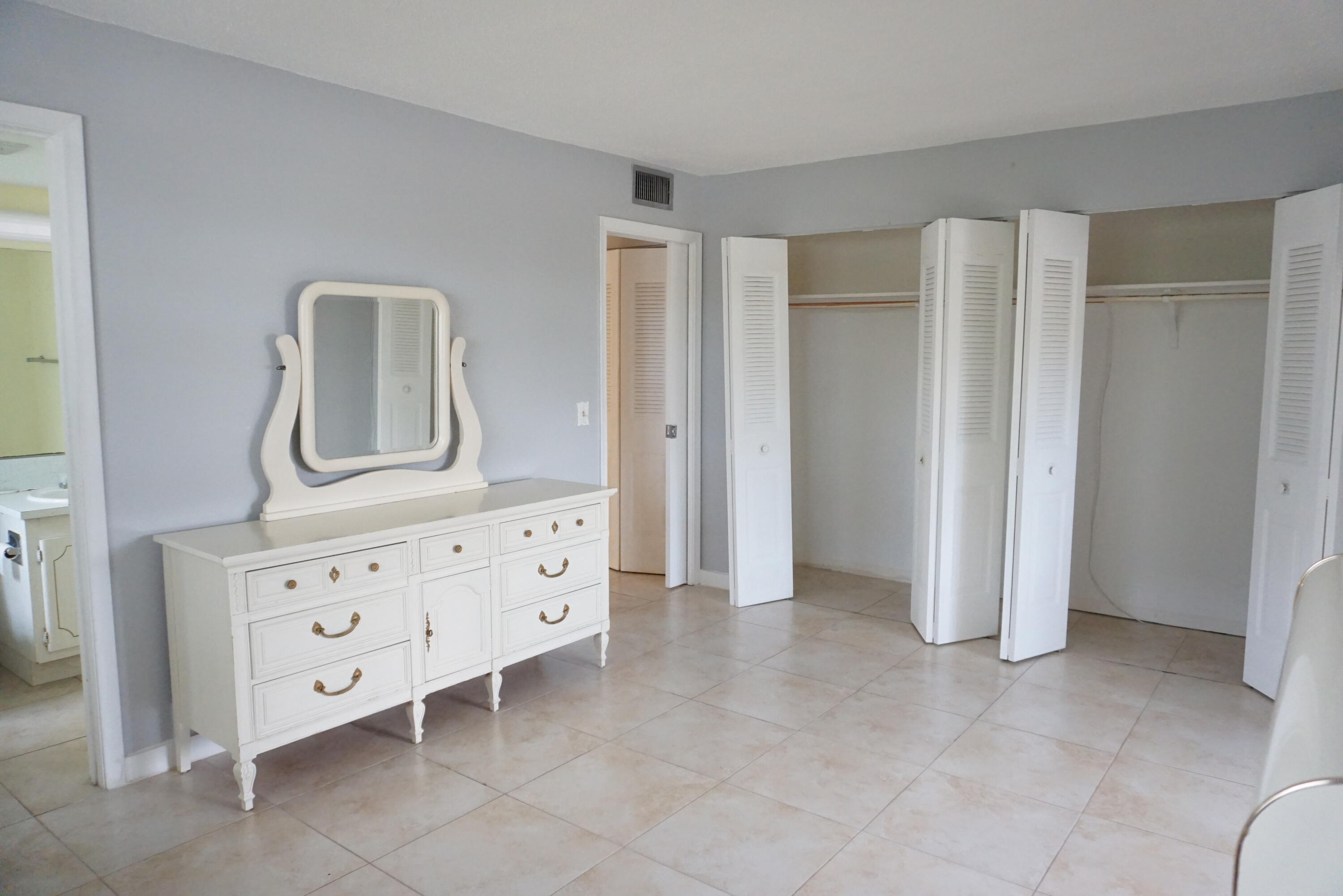 CENTURY VILLAGE- *1BD 1.5BA  END UNIT W/CENTRAL AC - Residential Lease