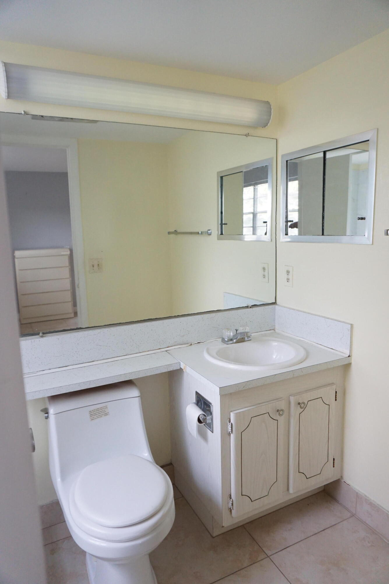 CENTURY VILLAGE- *1BD 1.5BA  END UNIT W/CENTRAL AC - Residential Lease