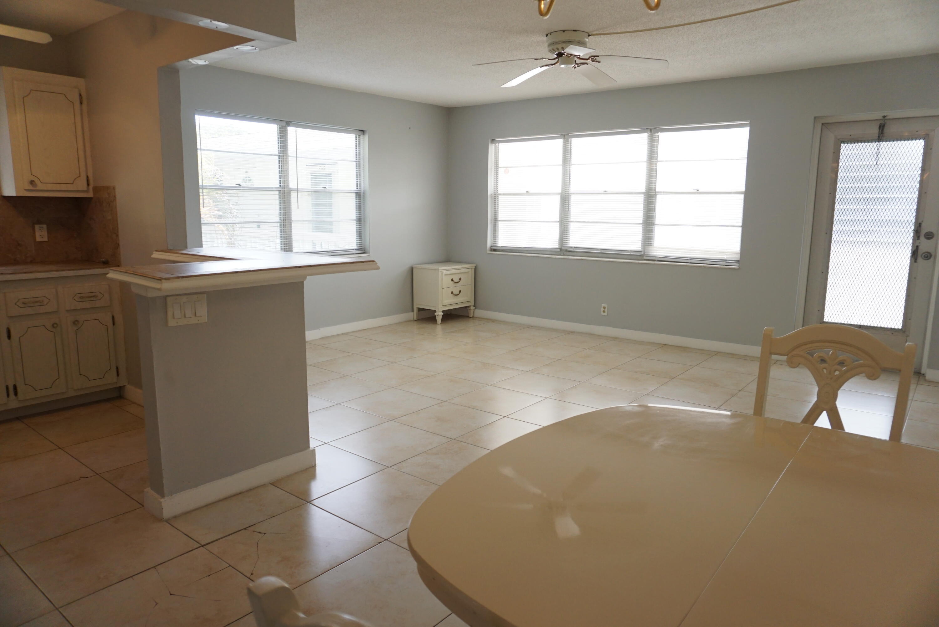 CENTURY VILLAGE- *1BD 1.5BA  END UNIT W/CENTRAL AC - Residential Lease