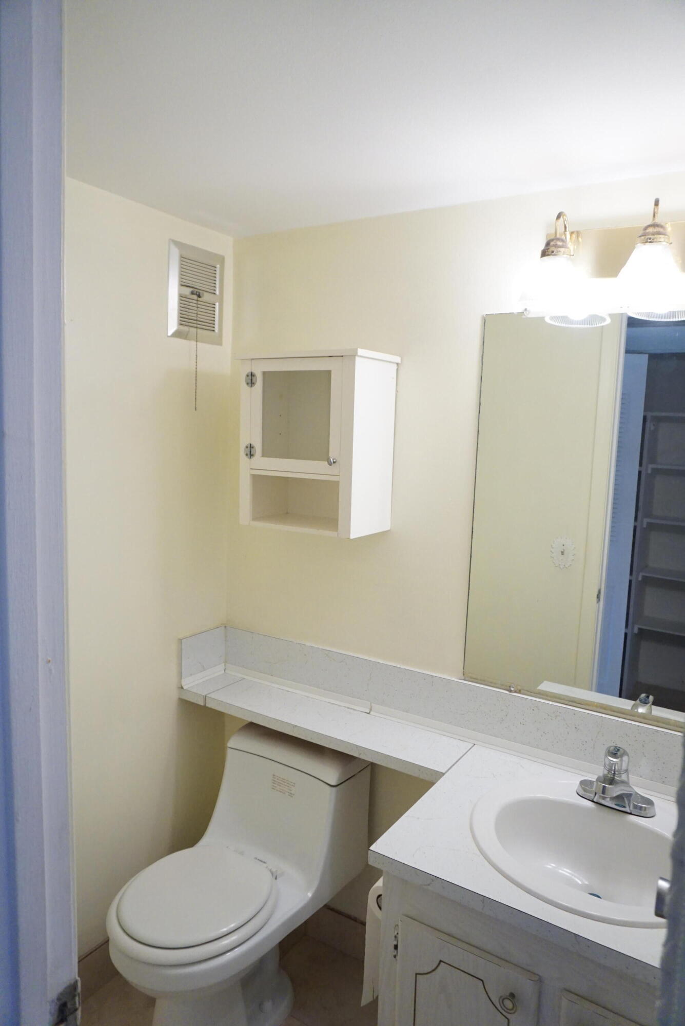 CENTURY VILLAGE- *1BD 1.5BA  END UNIT W/CENTRAL AC - Residential Lease