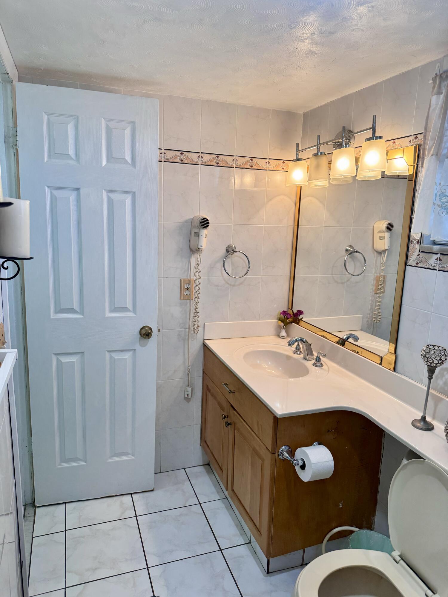 LAKESIDE VILLAGE CONDO - Residential