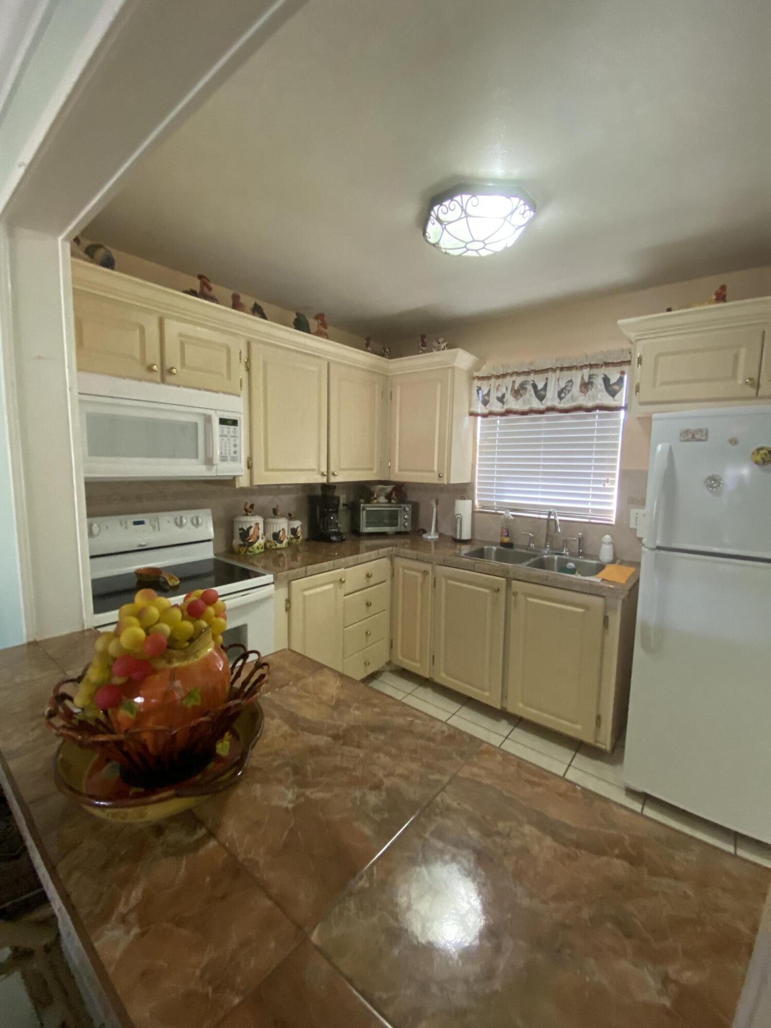 LAKESIDE VILLAGE CONDO - Residential