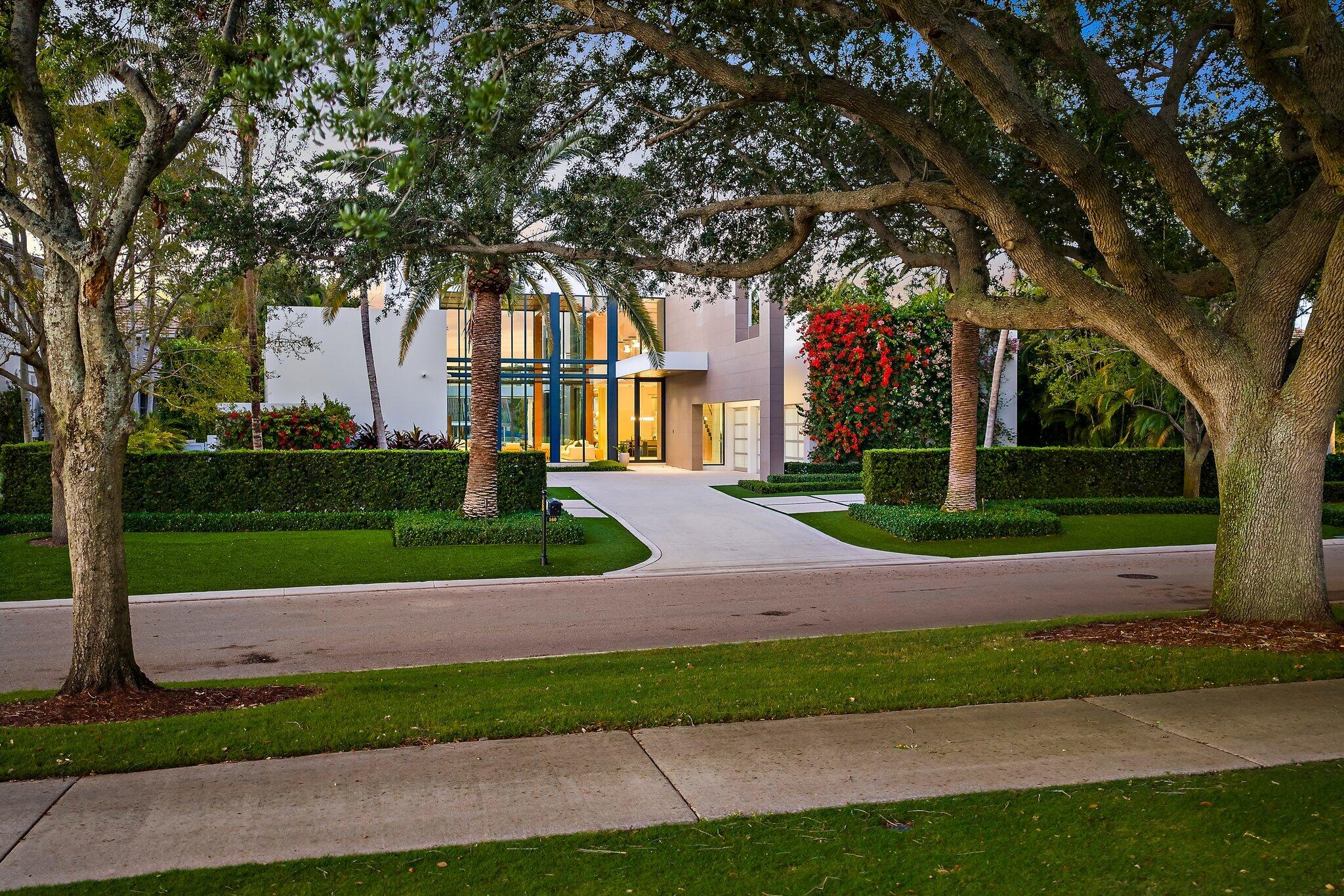 ADMIRALS COVE - Residential