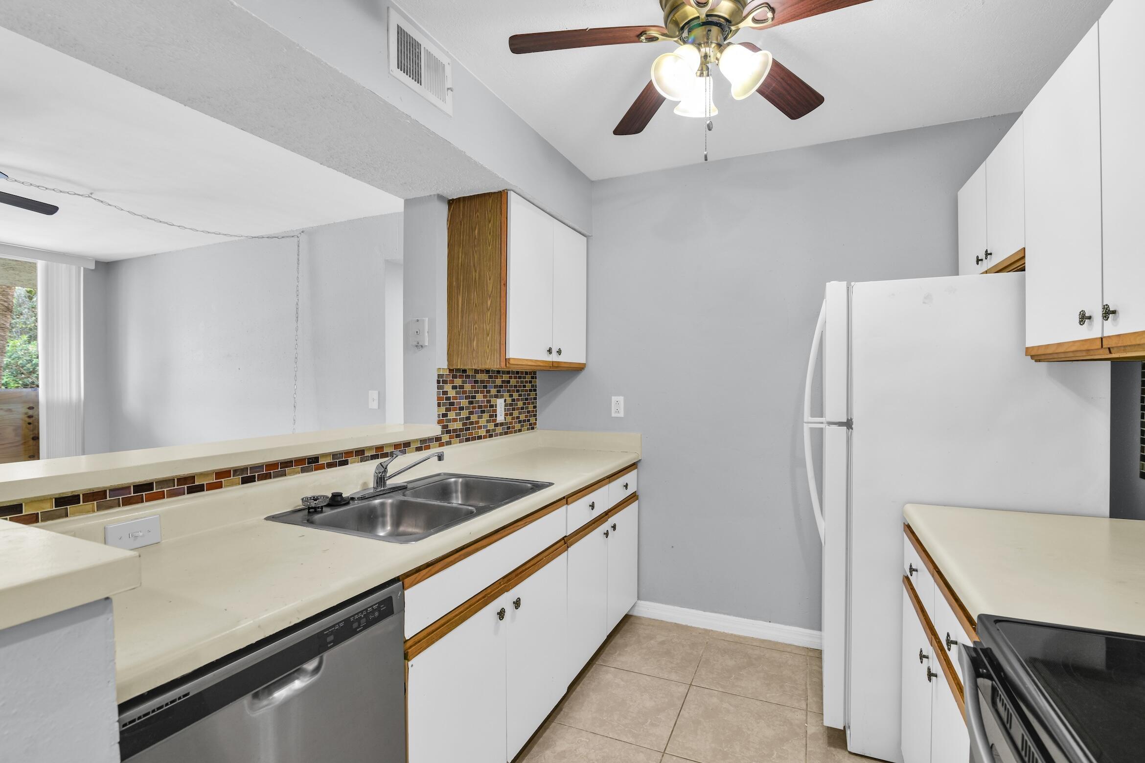 WINDWARD LAKES CONDO - Residential Lease