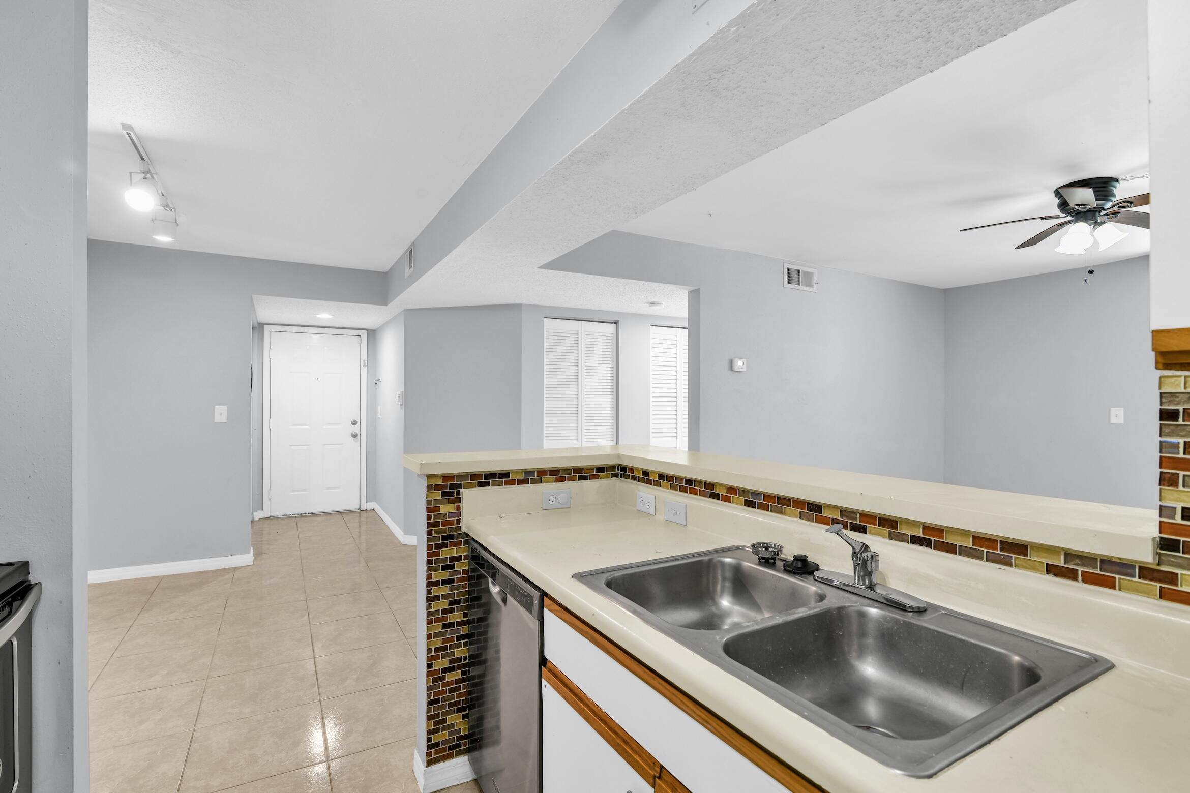 WINDWARD LAKES CONDO - Residential Lease