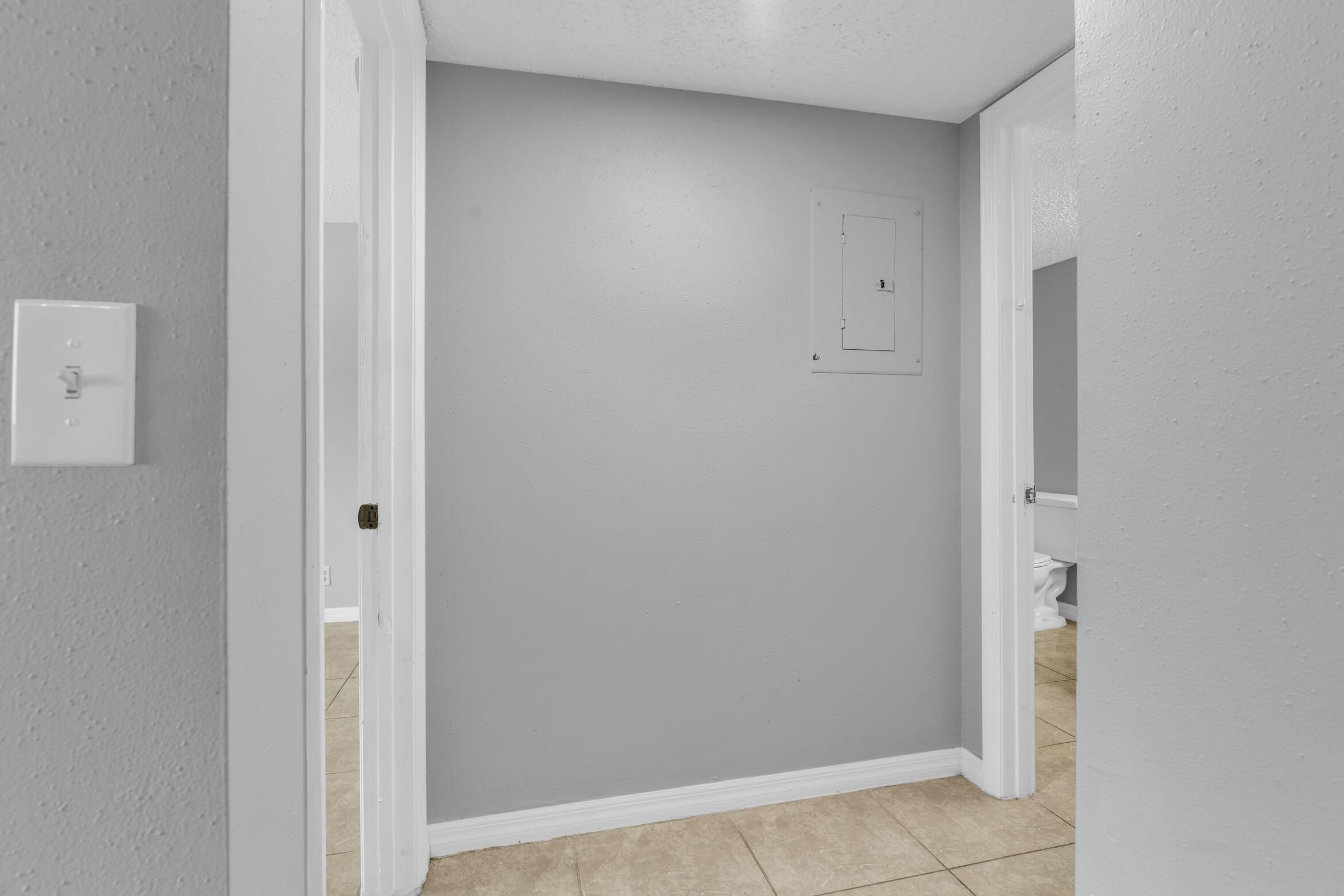 WINDWARD LAKES CONDO - Residential Lease