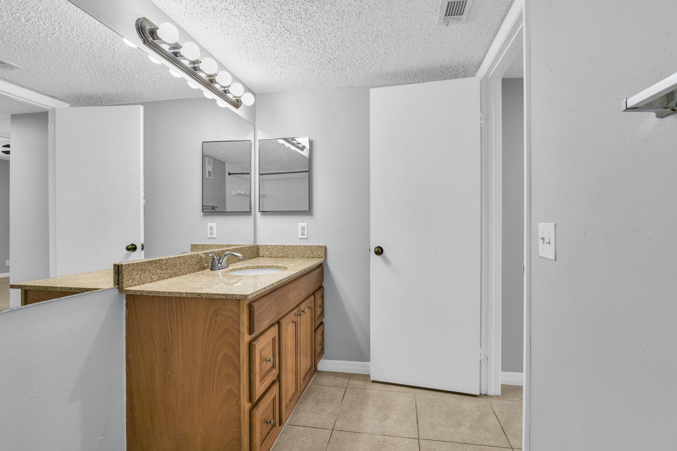 WINDWARD LAKES CONDO - Residential Lease