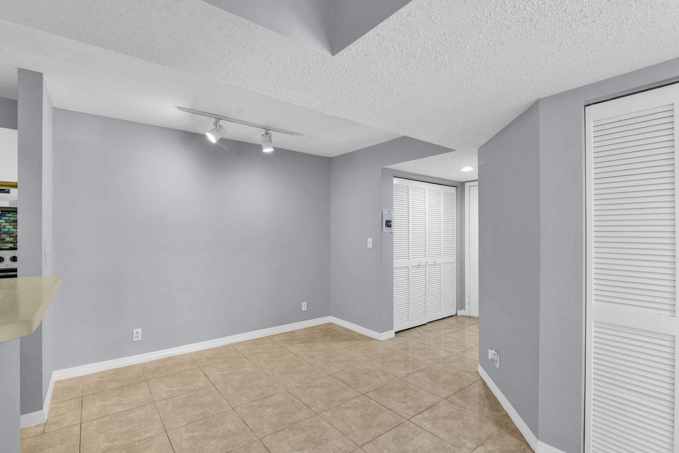 WINDWARD LAKES CONDO - Residential Lease