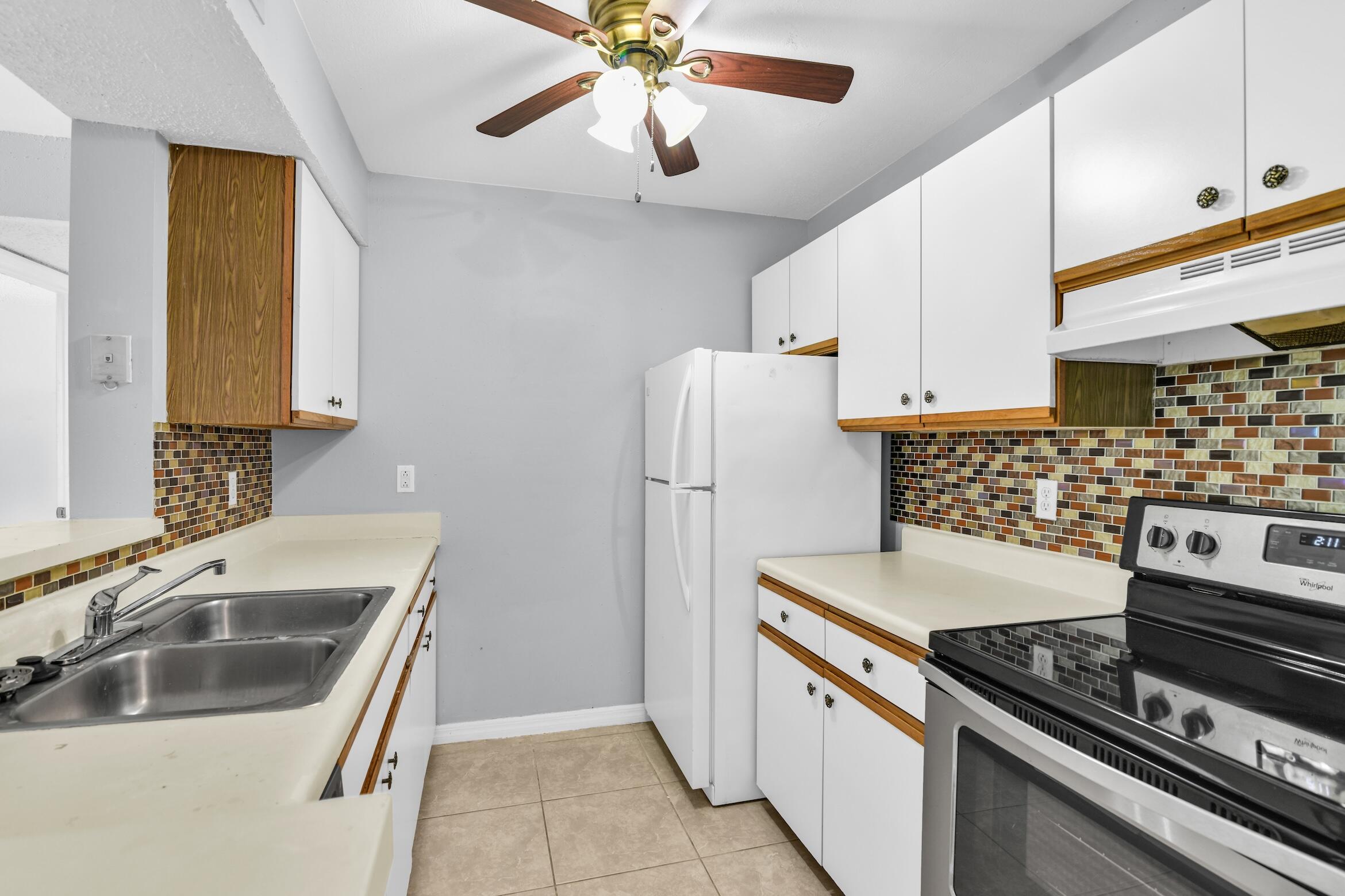 WINDWARD LAKES CONDO - Residential Lease