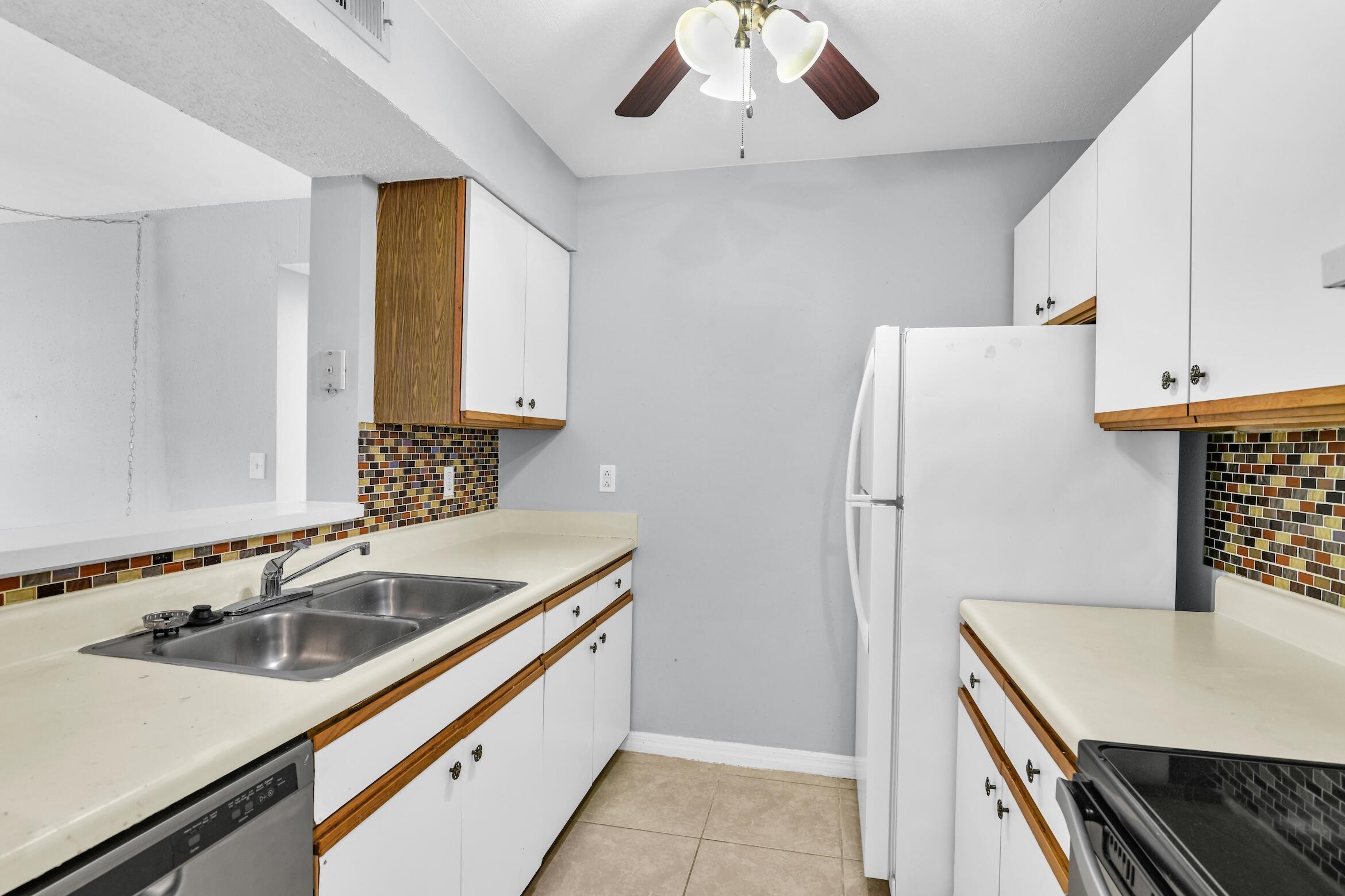 WINDWARD LAKES CONDO - Residential Lease