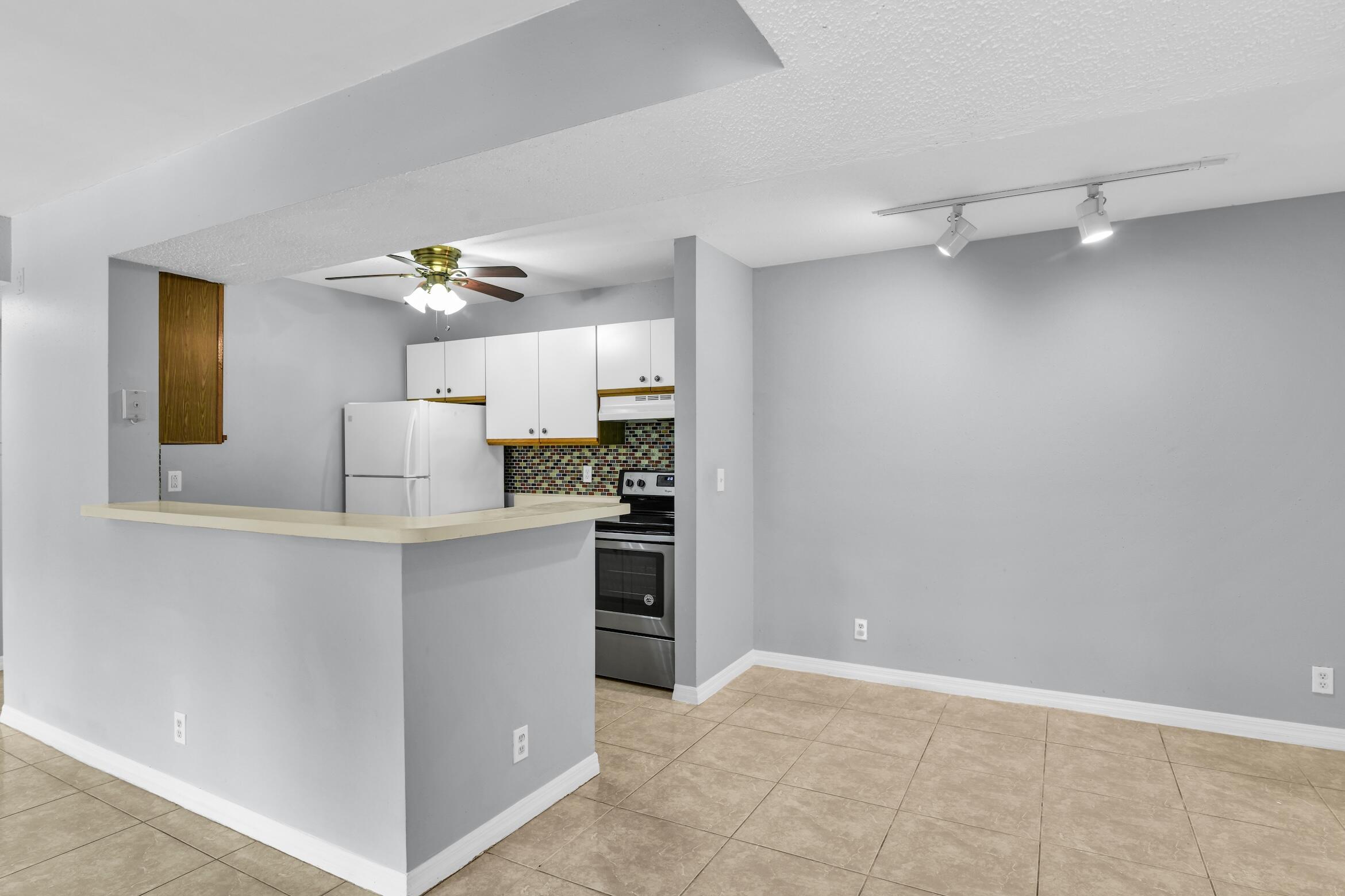 WINDWARD LAKES CONDO - Residential Lease