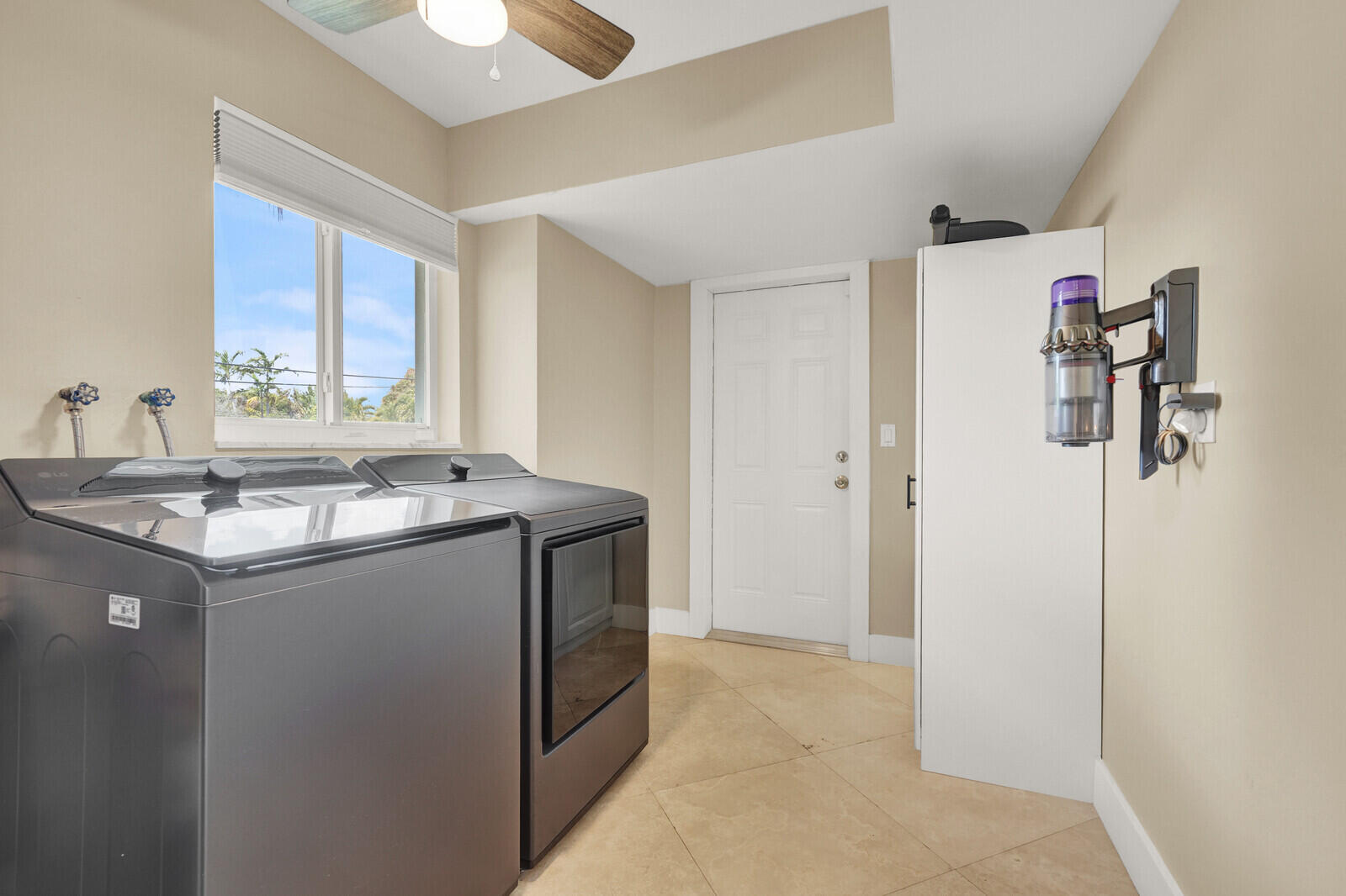 IMPERIAL POINT 1 SEC - Residential Lease