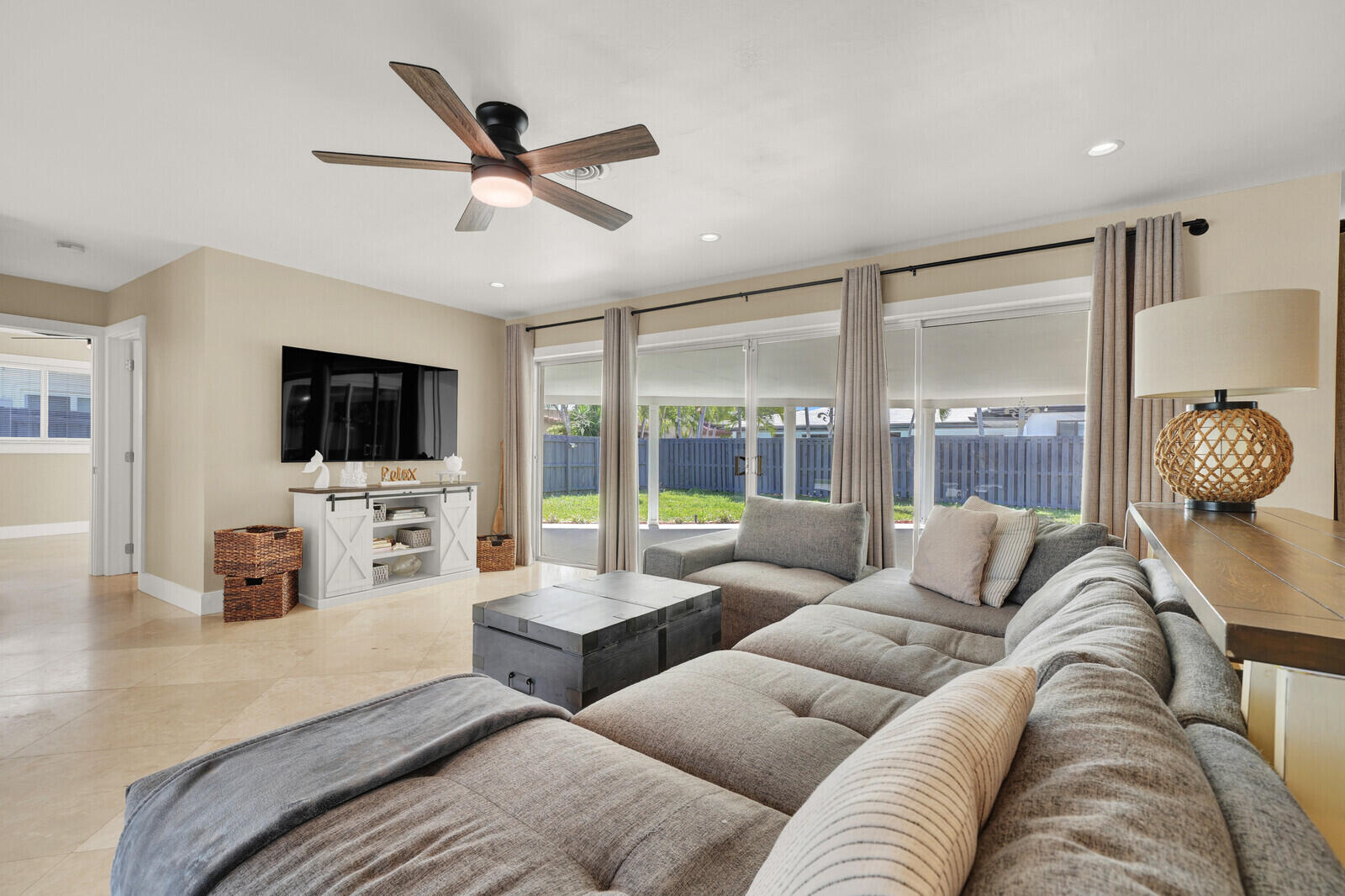 IMPERIAL POINT 1 SEC - Residential Lease