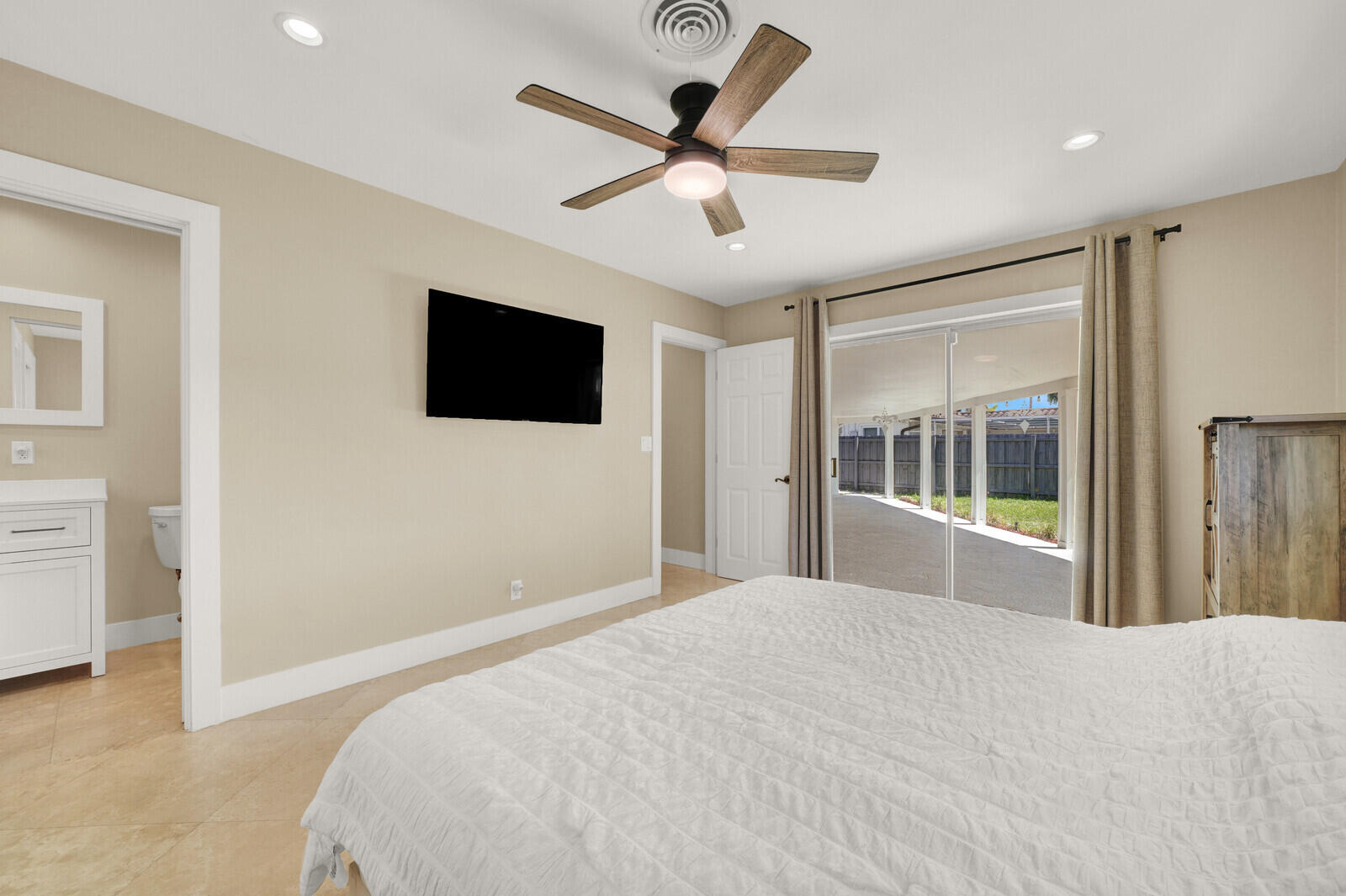 IMPERIAL POINT 1 SEC - Residential Lease