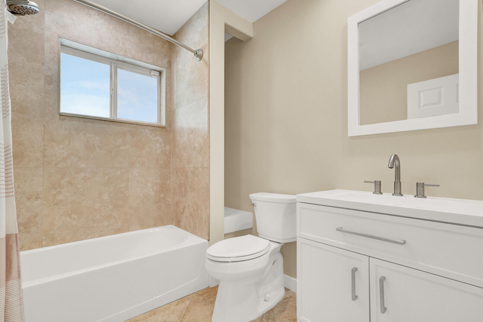 IMPERIAL POINT 1 SEC - Residential Lease
