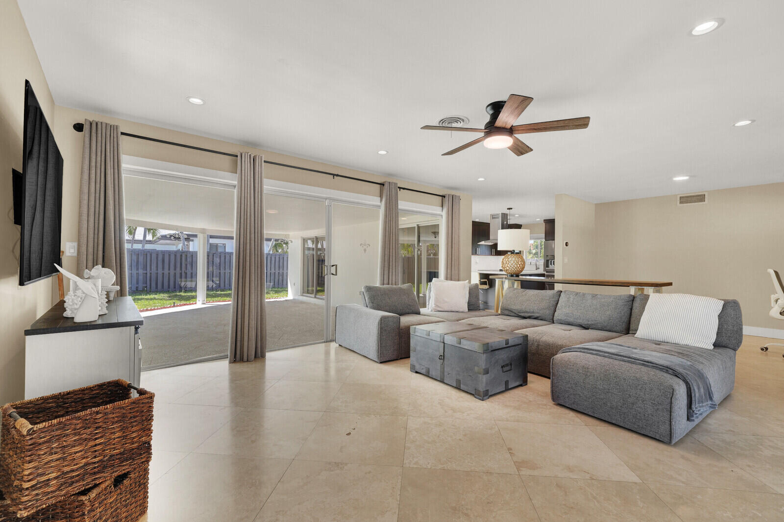 IMPERIAL POINT 1 SEC - Residential Lease