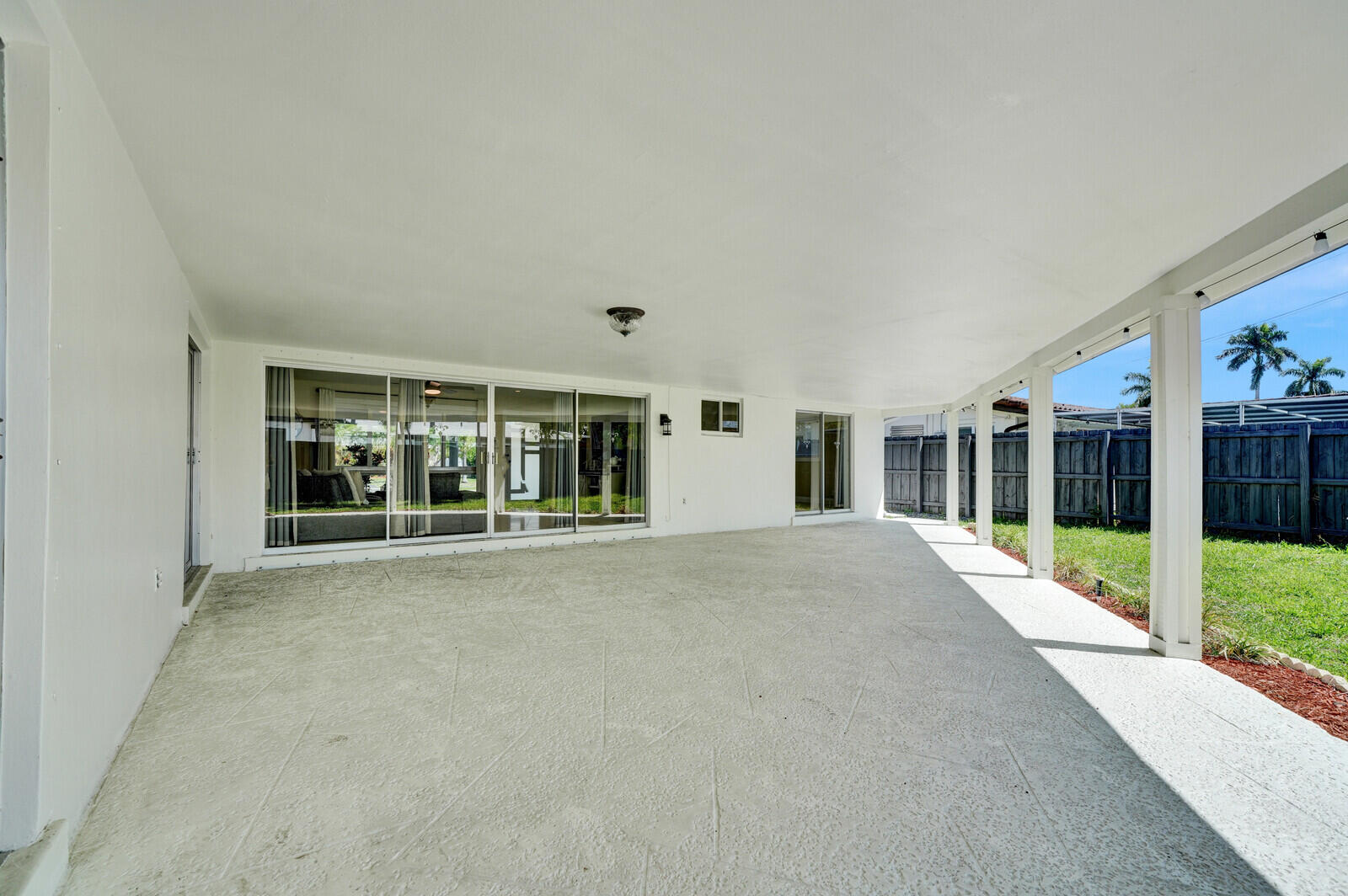IMPERIAL POINT 1 SEC - Residential Lease