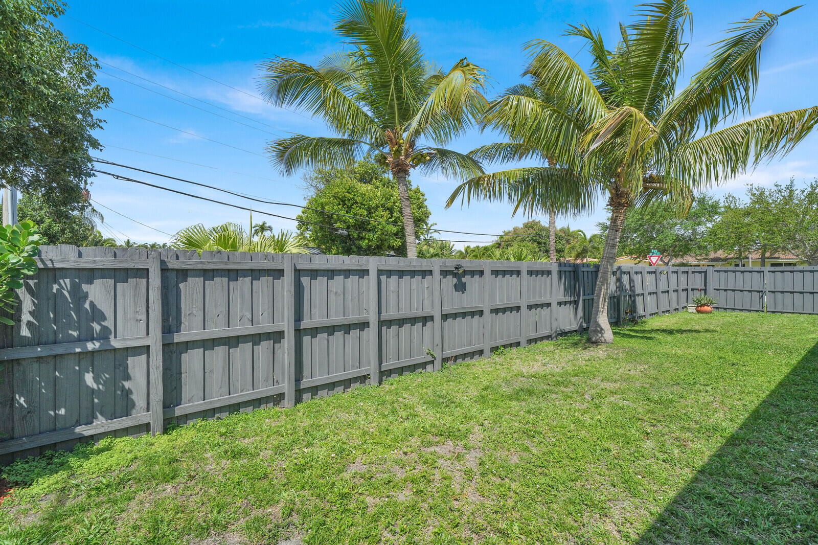 IMPERIAL POINT 1 SEC - Residential Lease