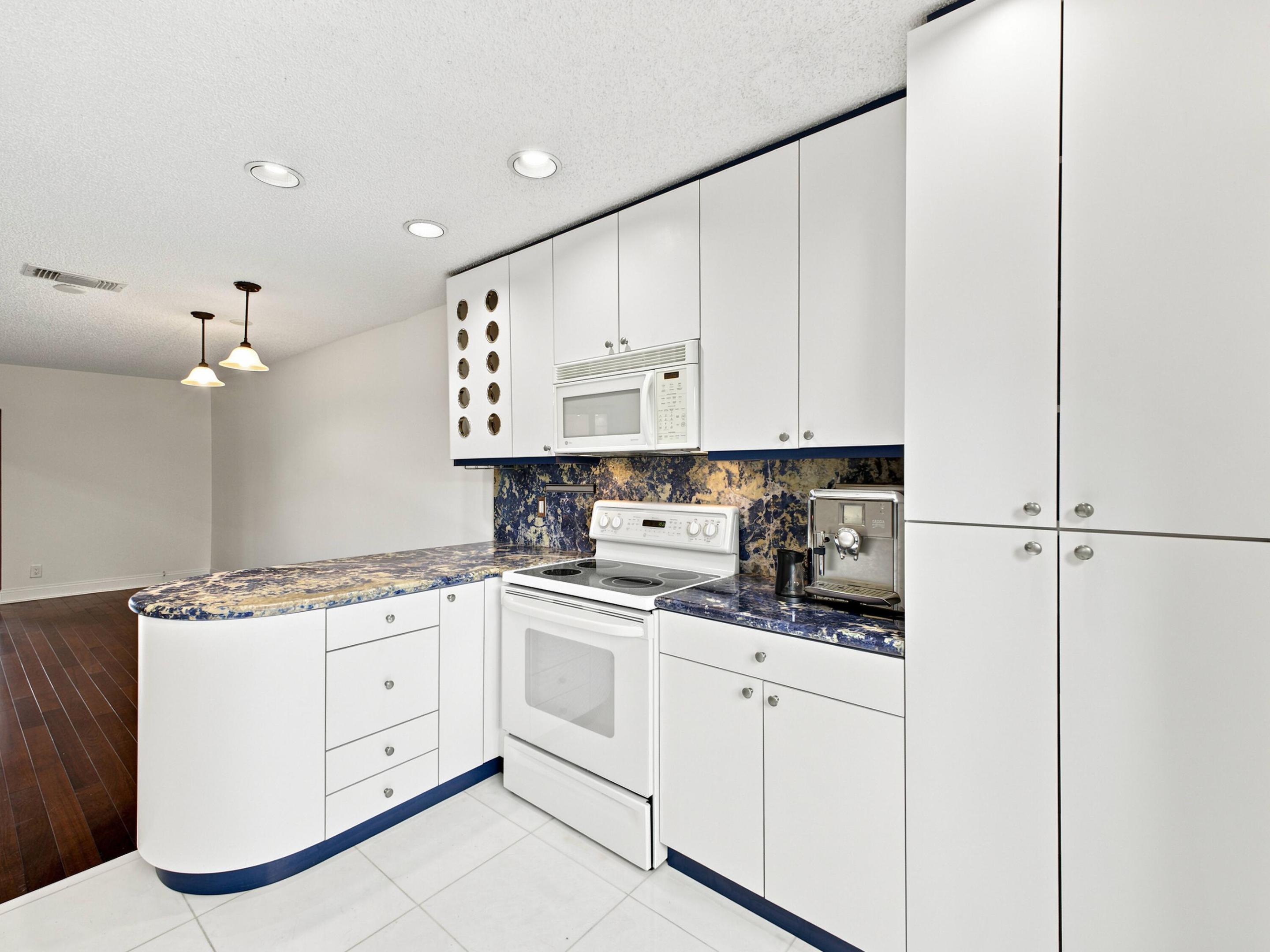 MARINERS WAY - Residential