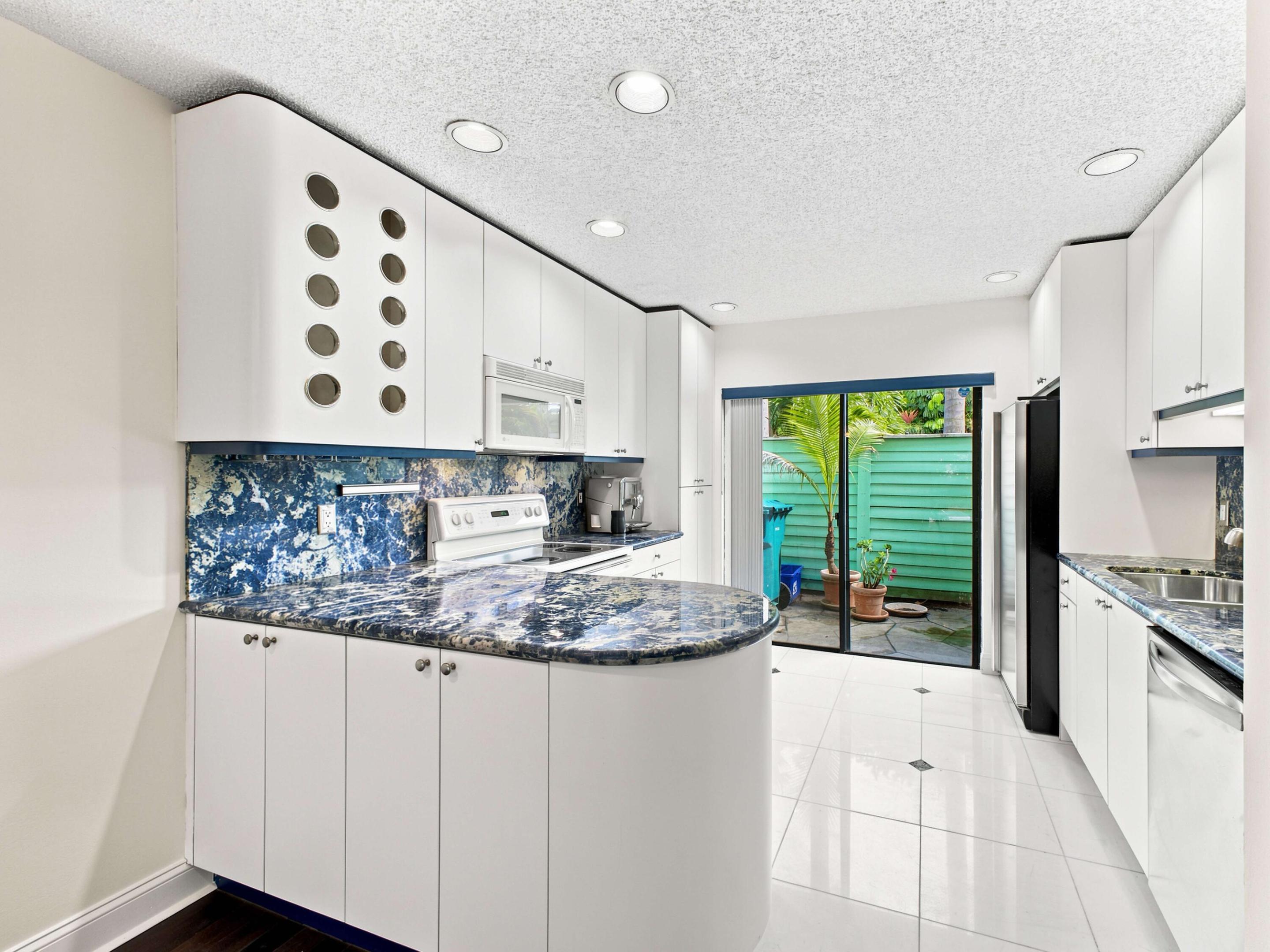 MARINERS WAY - Residential