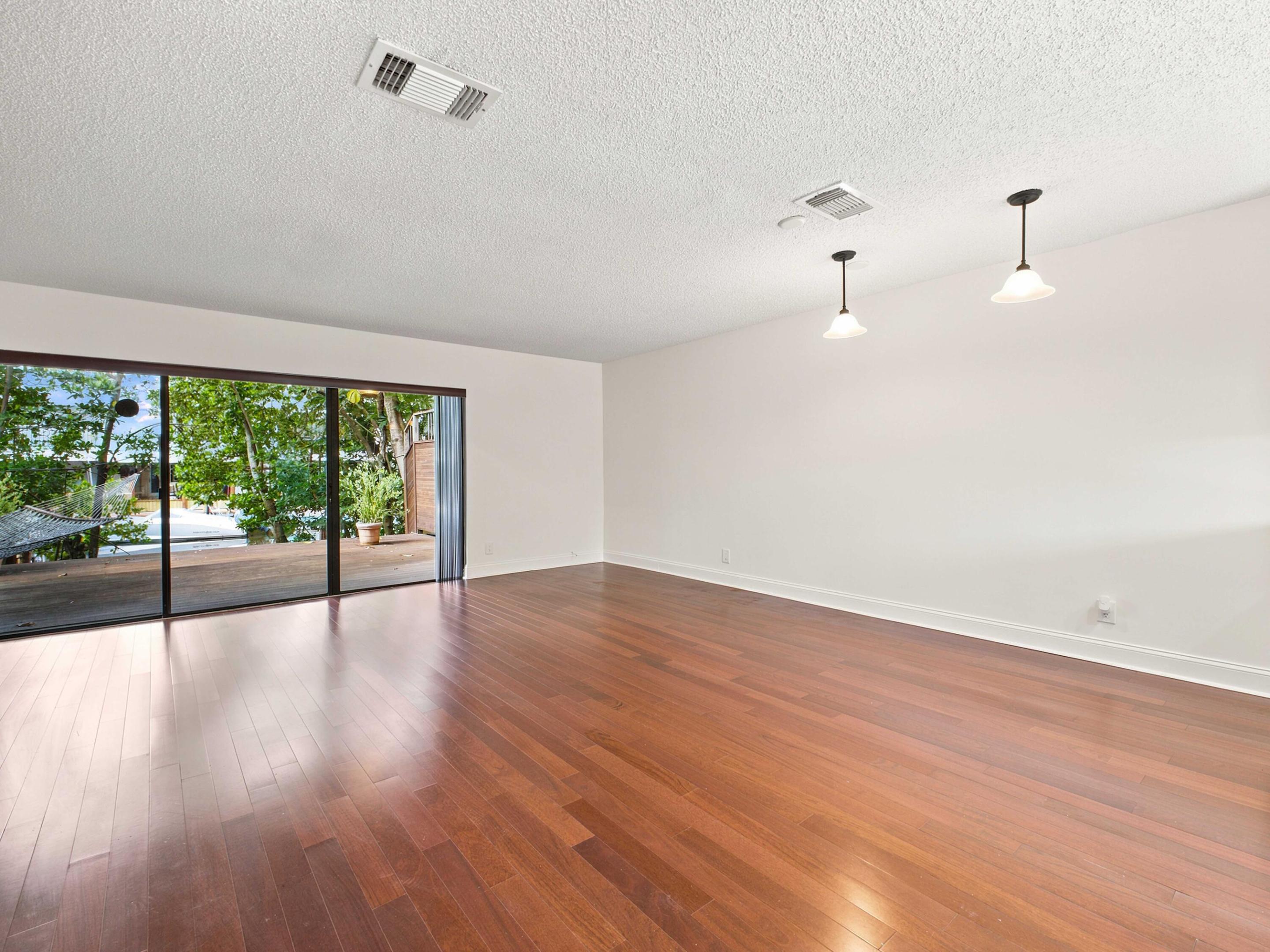 MARINERS WAY - Residential