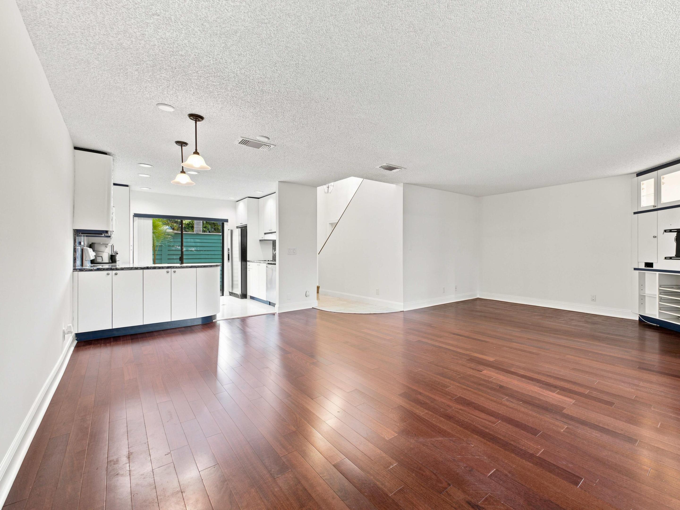 MARINERS WAY - Residential