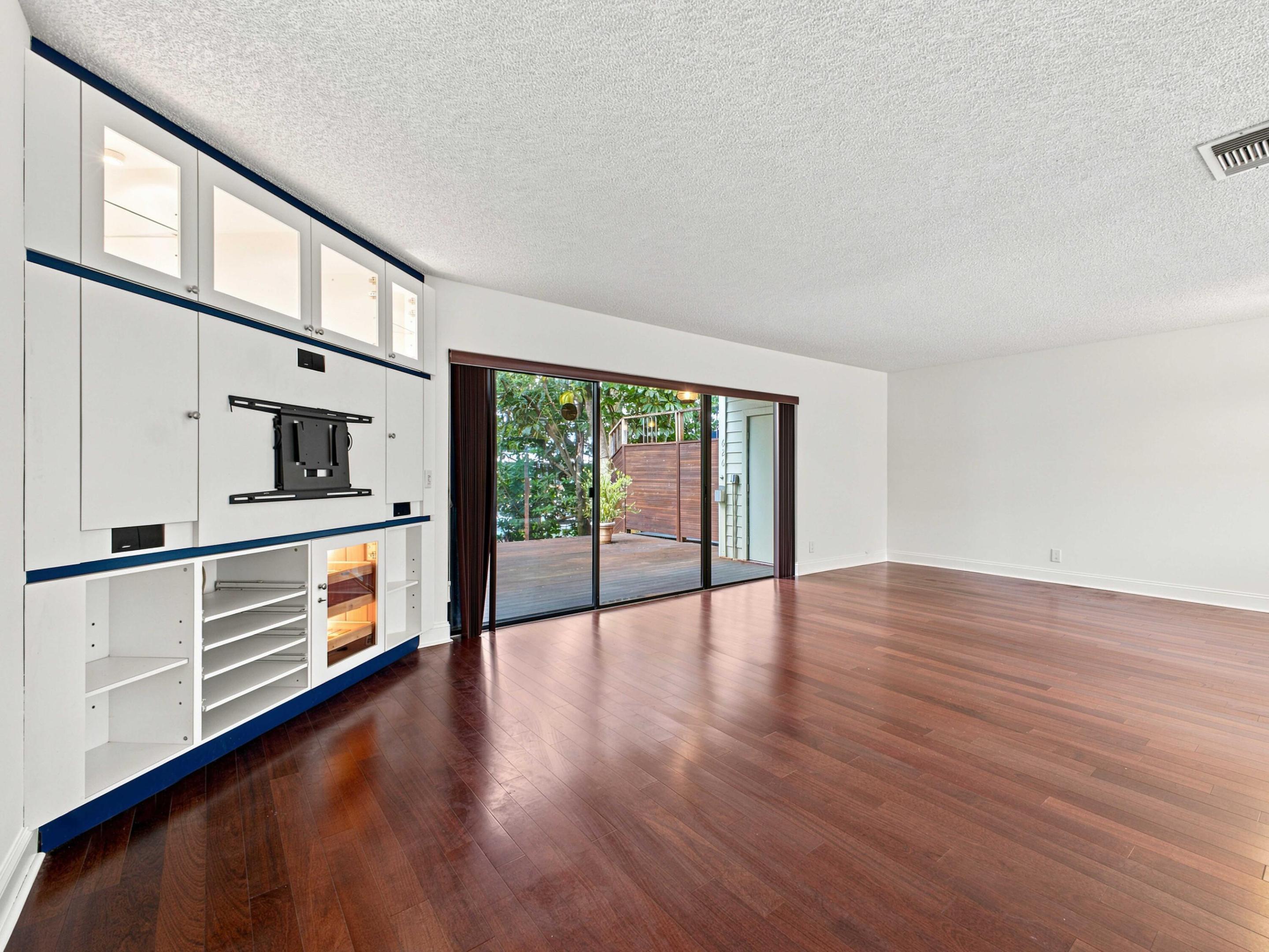 MARINERS WAY - Residential