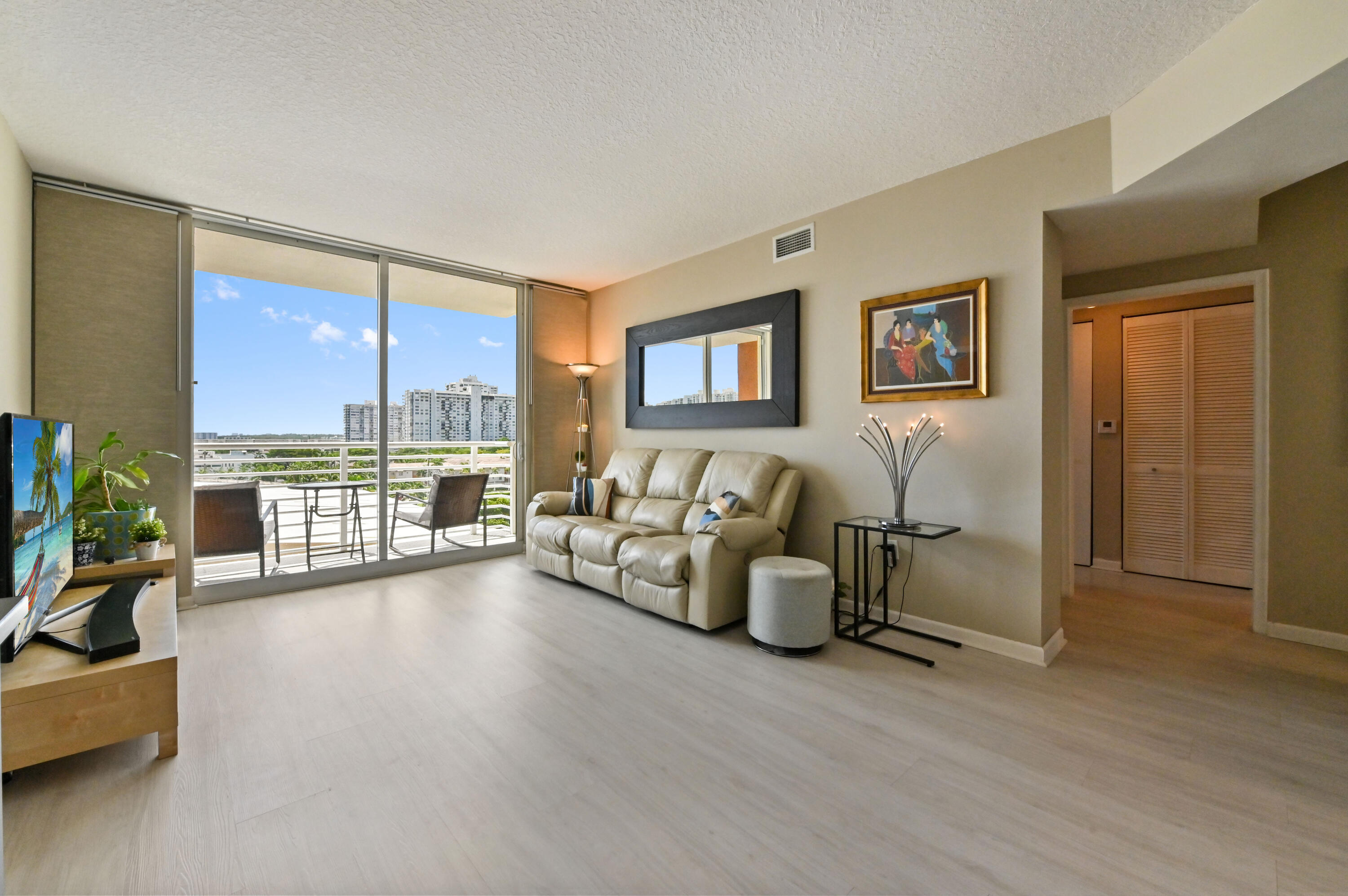 VENTURE - Residential
